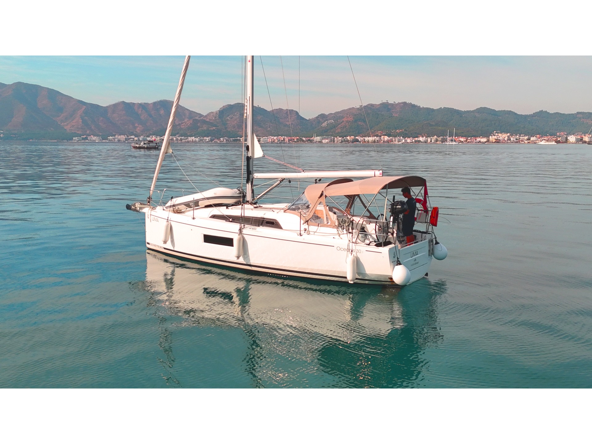 Oceanis 30.1 — photo 1
