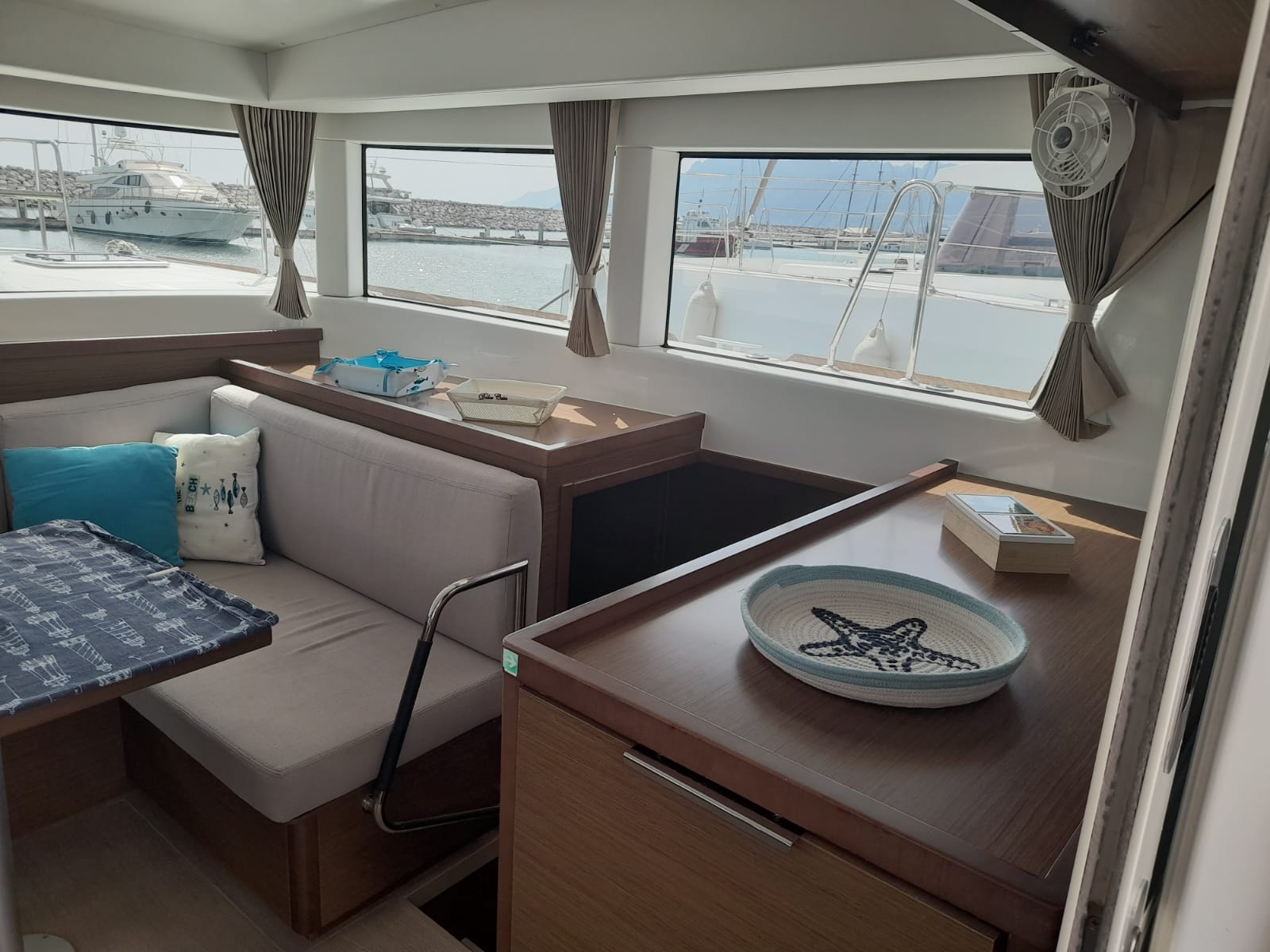 Lagoon 40 — photo 11