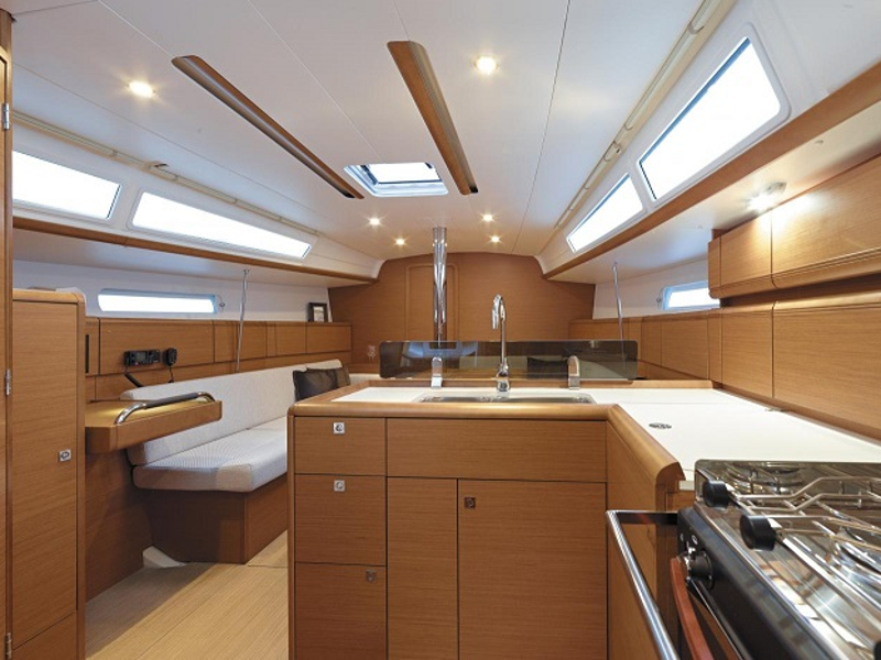 Sun Odyssey 389 — photo 4