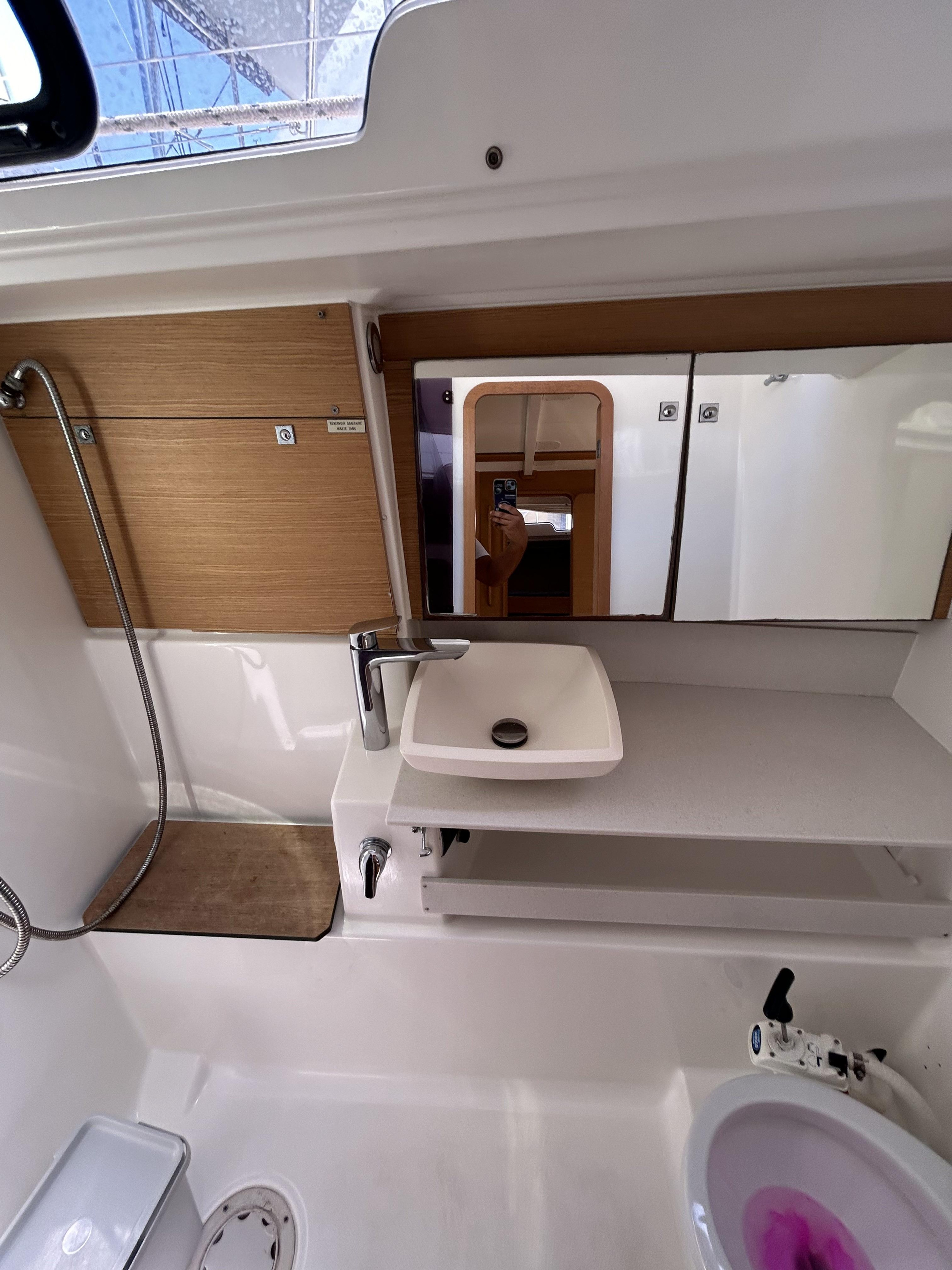 Dufour 430 Grand Large — photo 40