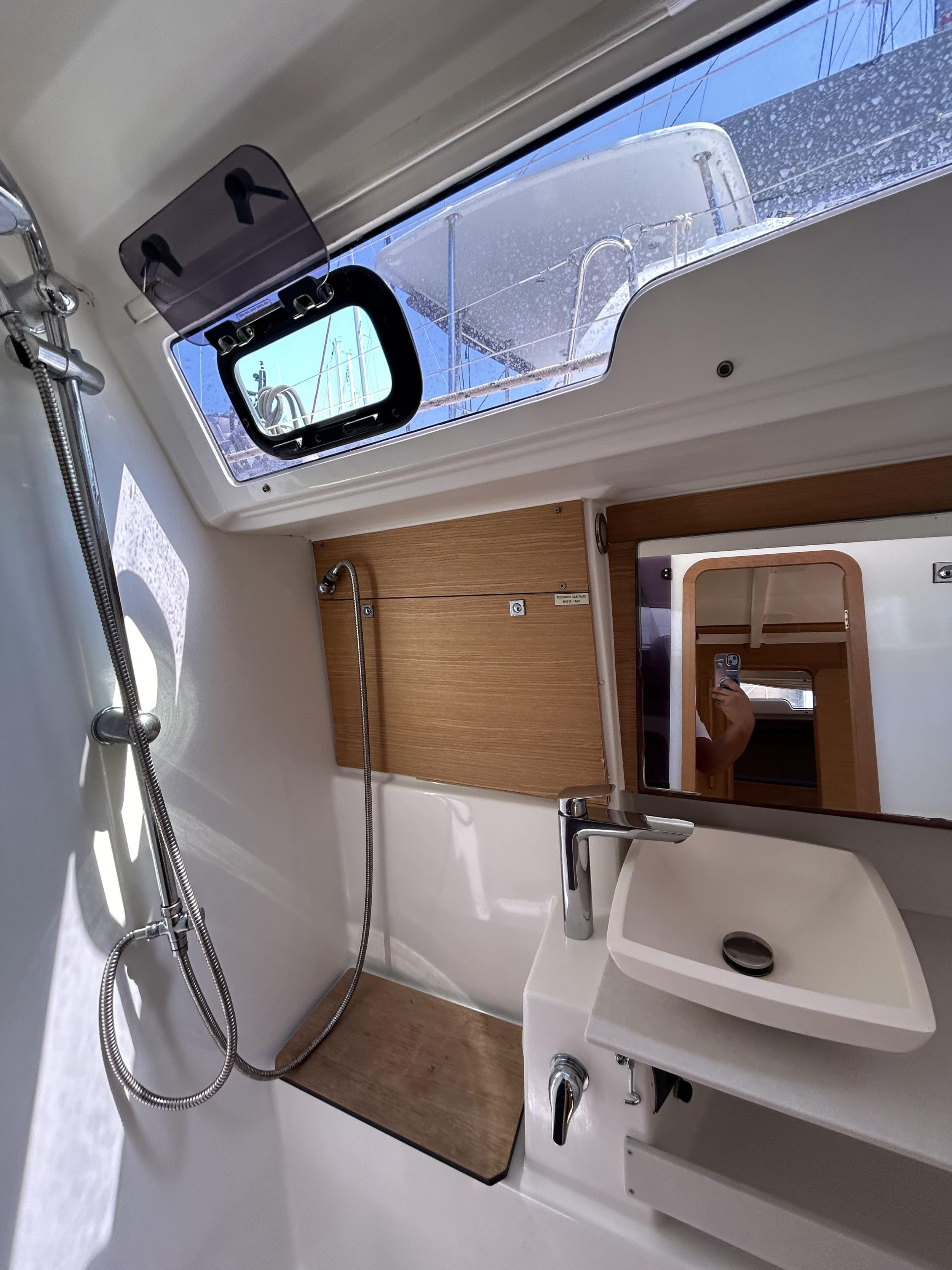 Dufour 430 Grand Large — photo 7