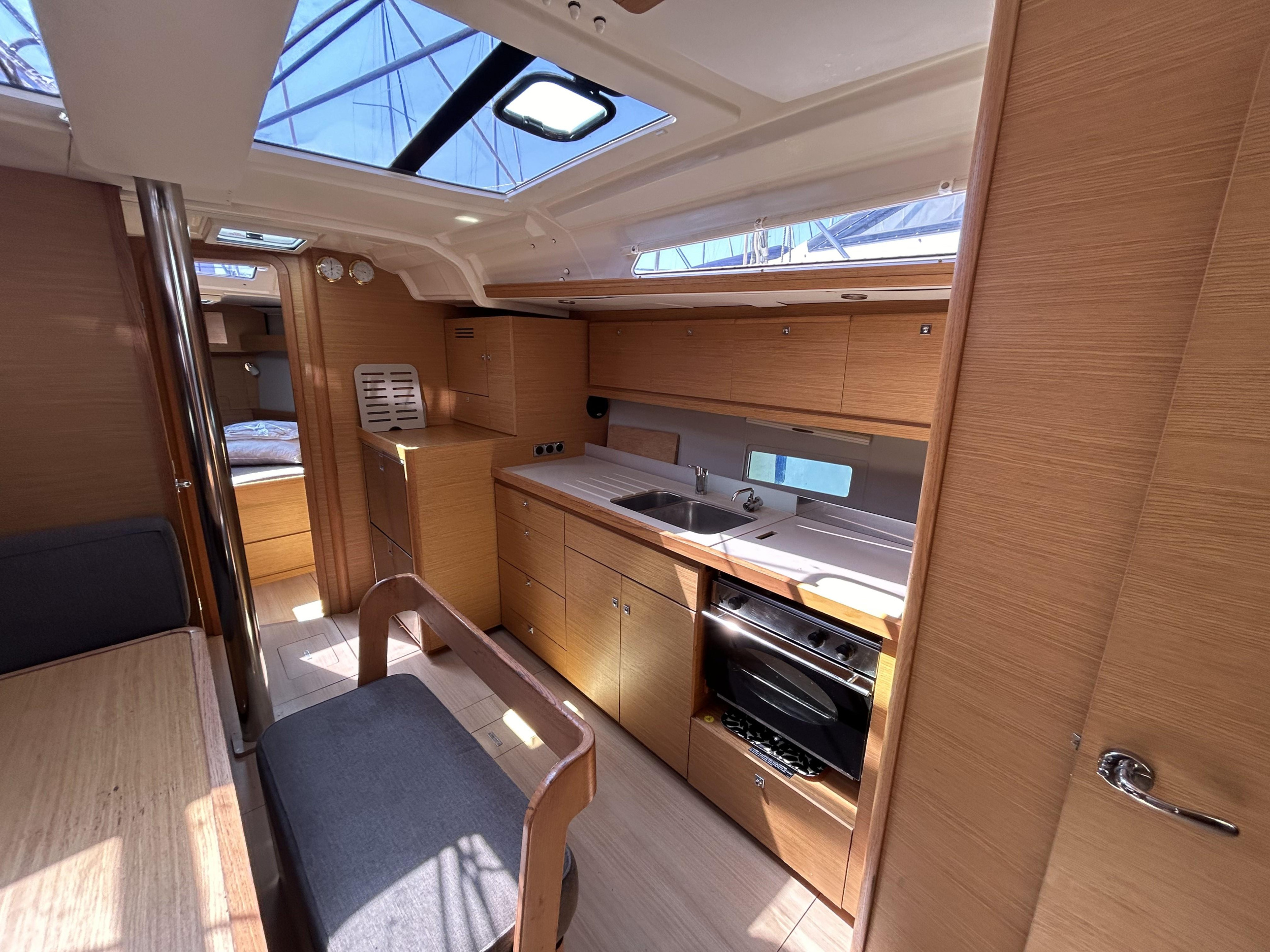 Dufour 430 Grand Large — photo 18