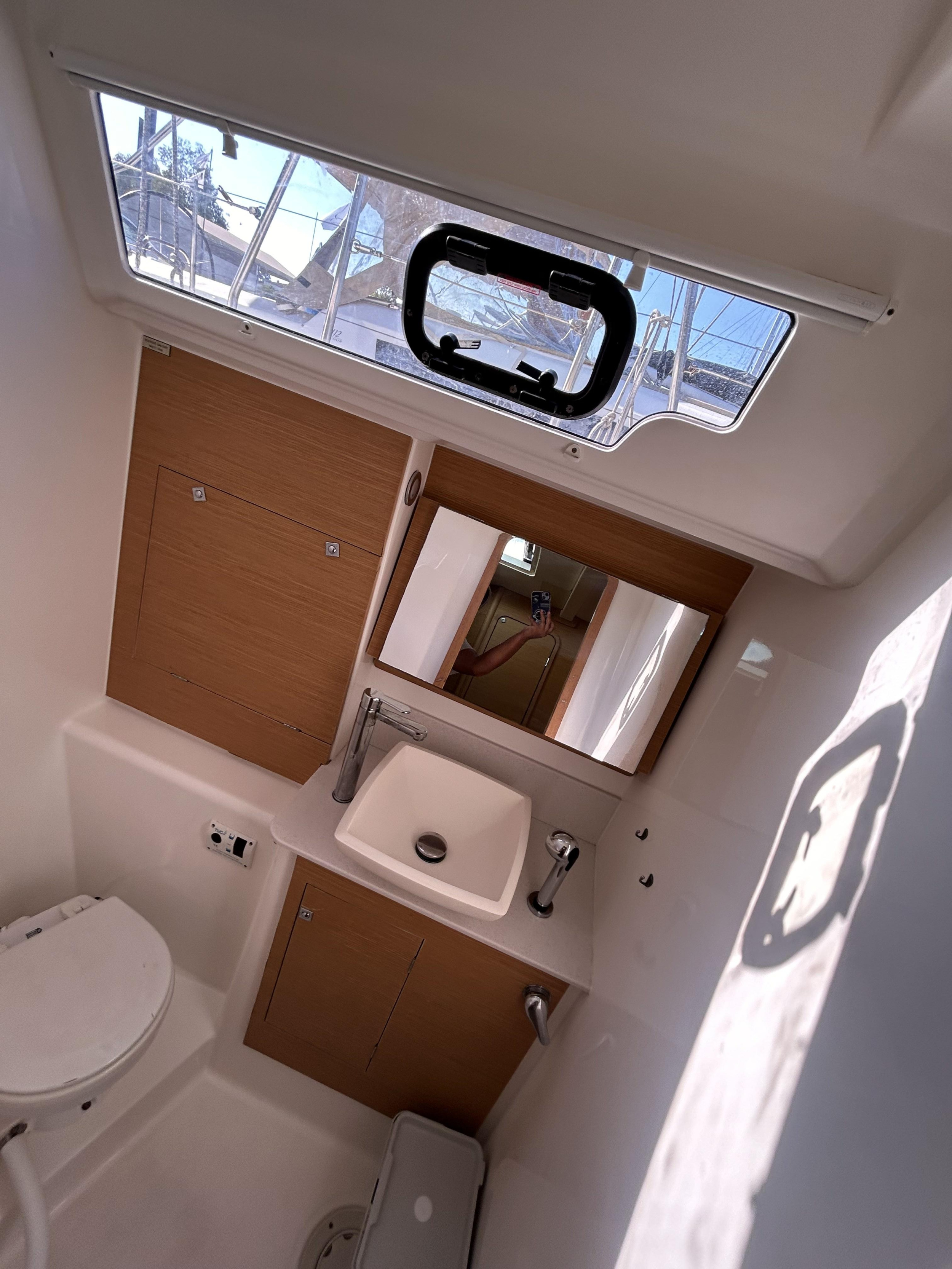 Dufour 460 Grand Large (5cab/3wc) — photo 10