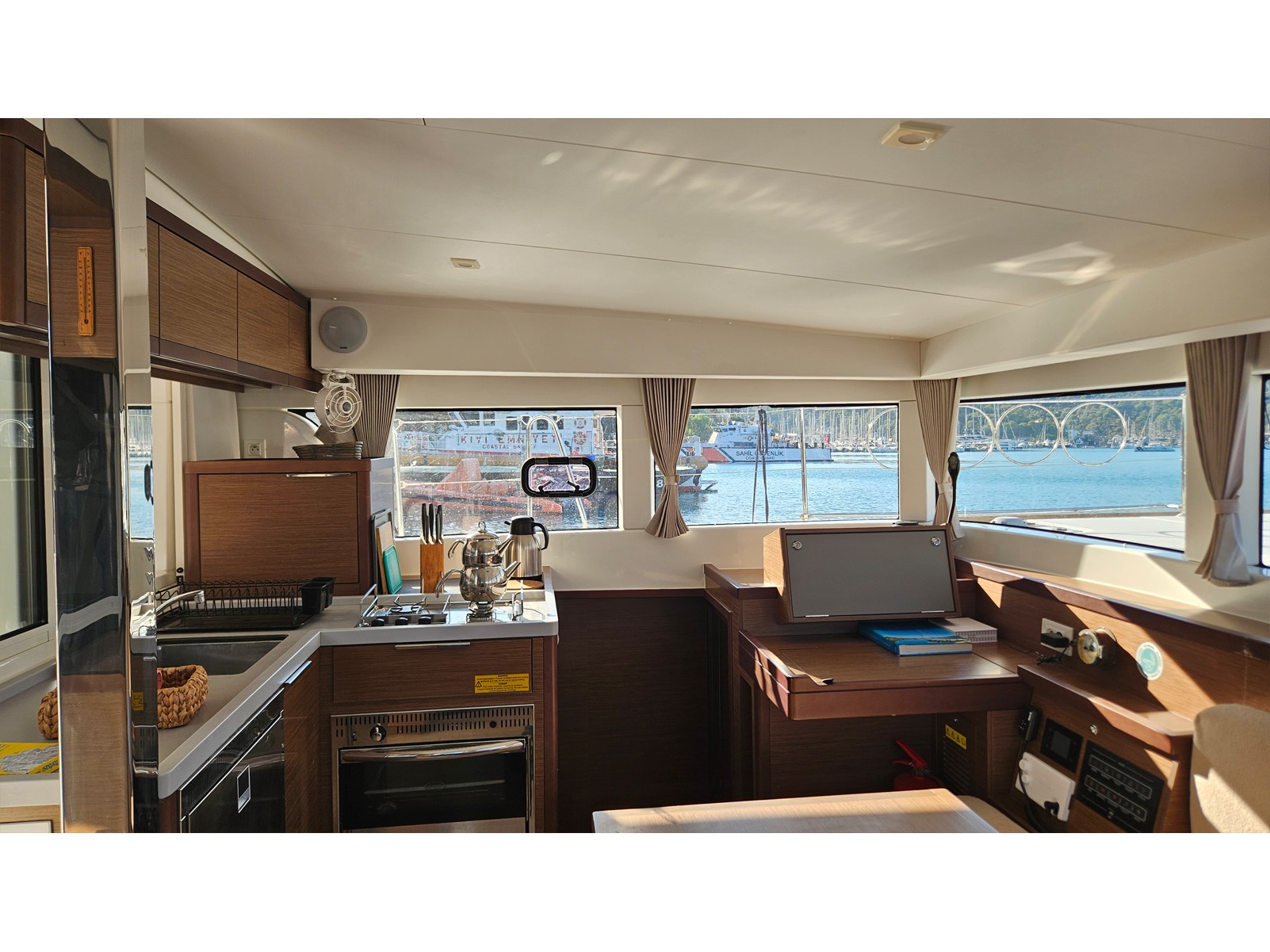 Lagoon 40 — photo 2