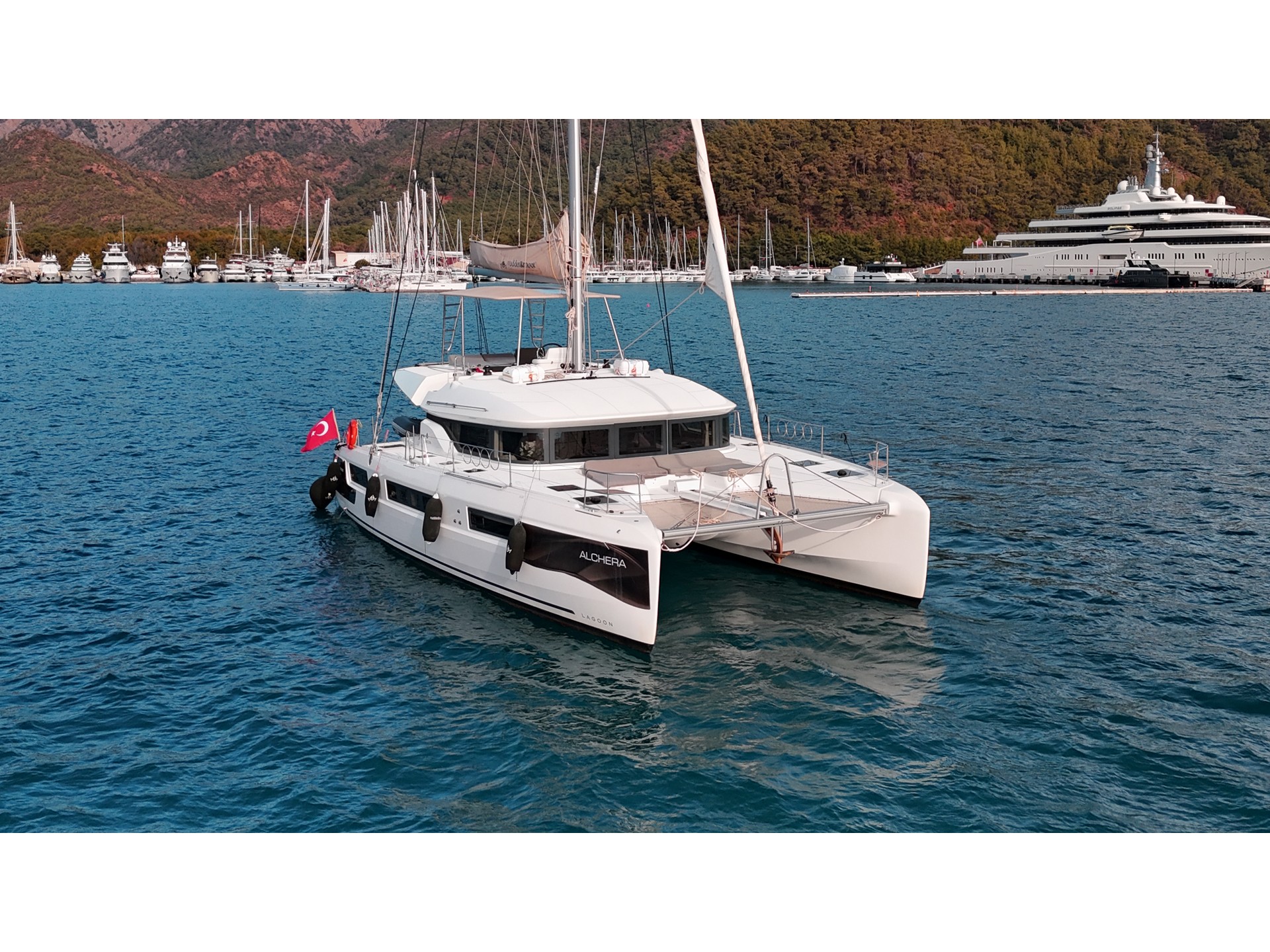 Lagoon 50 — photo 1