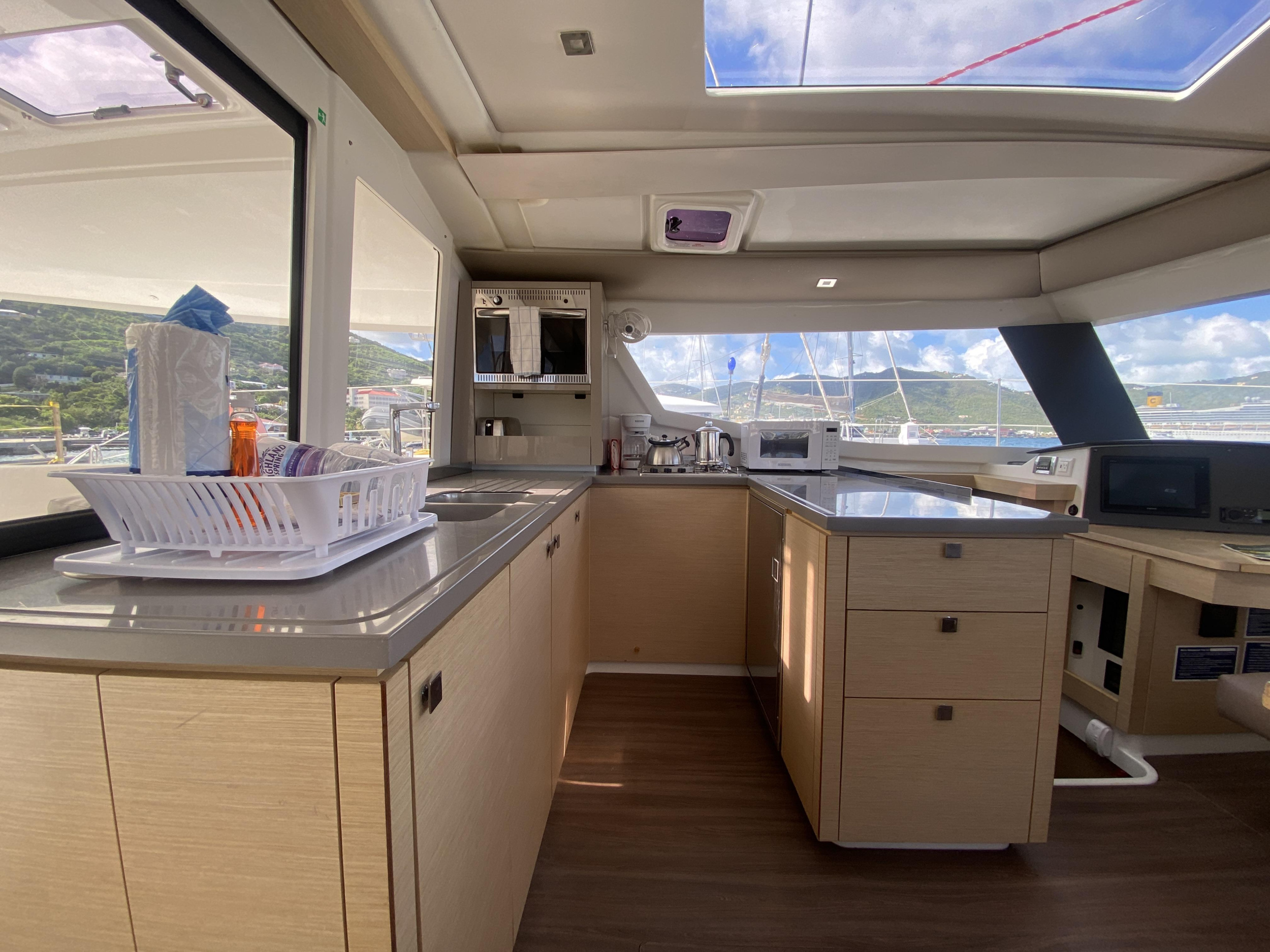 Fountaine Pajot Helia 44 Evolution — photo 30