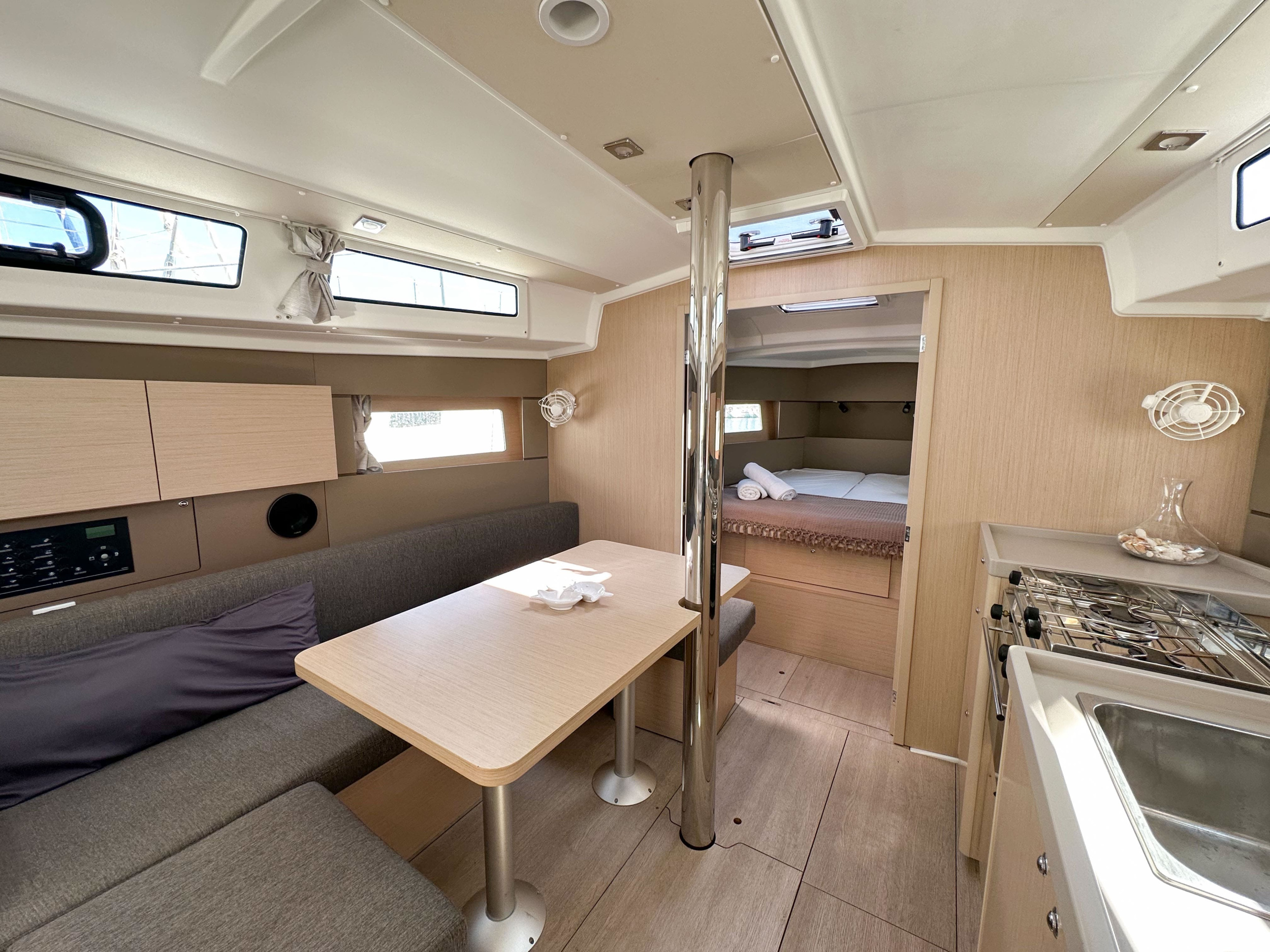 Oceanis 38.1 — photo 11