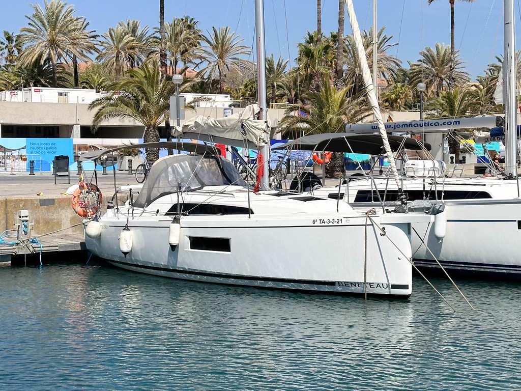 Oceanis 30.1 — photo 1