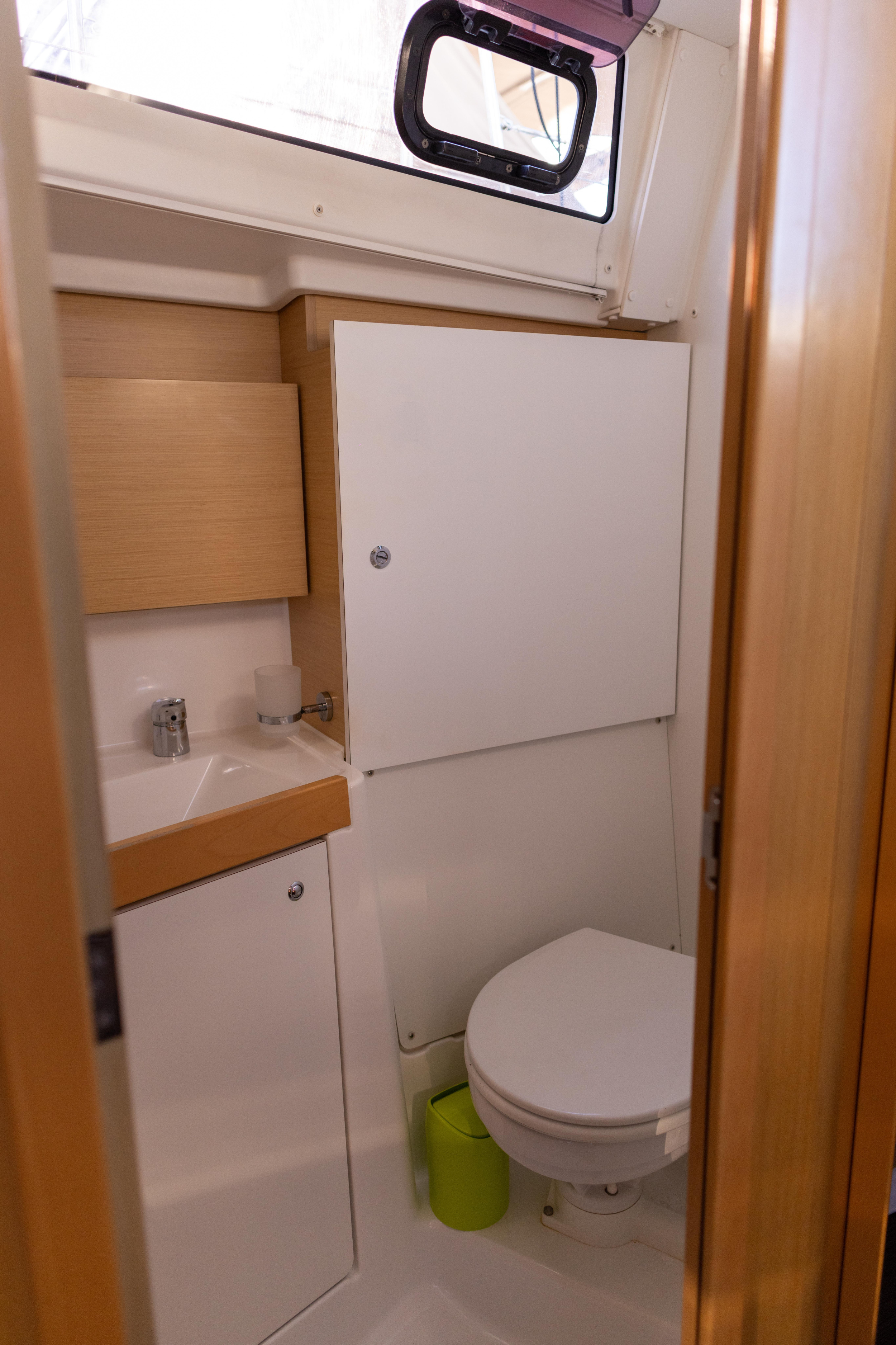 Oceanis 38 — photo 22