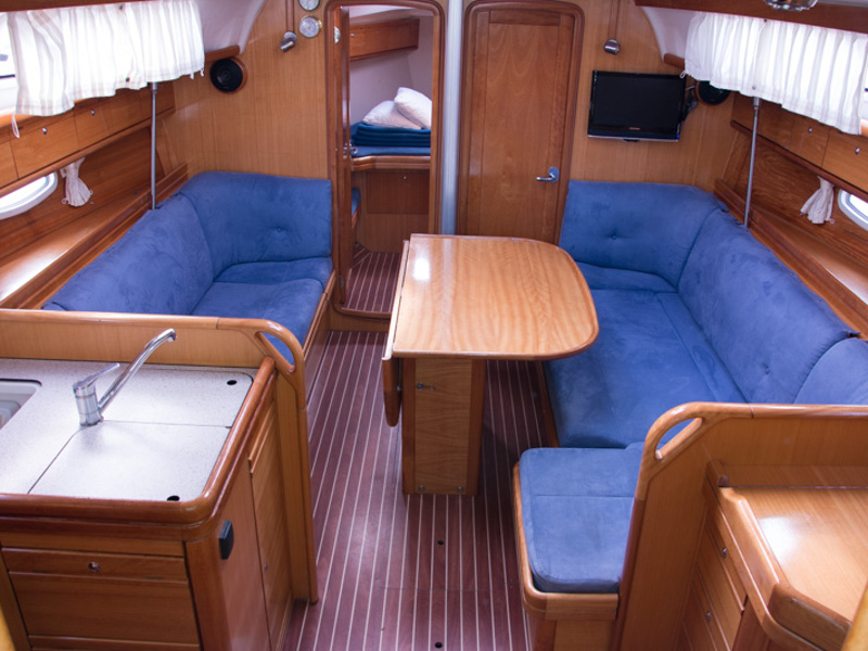 Bavaria 38 Cruiser — photo 2