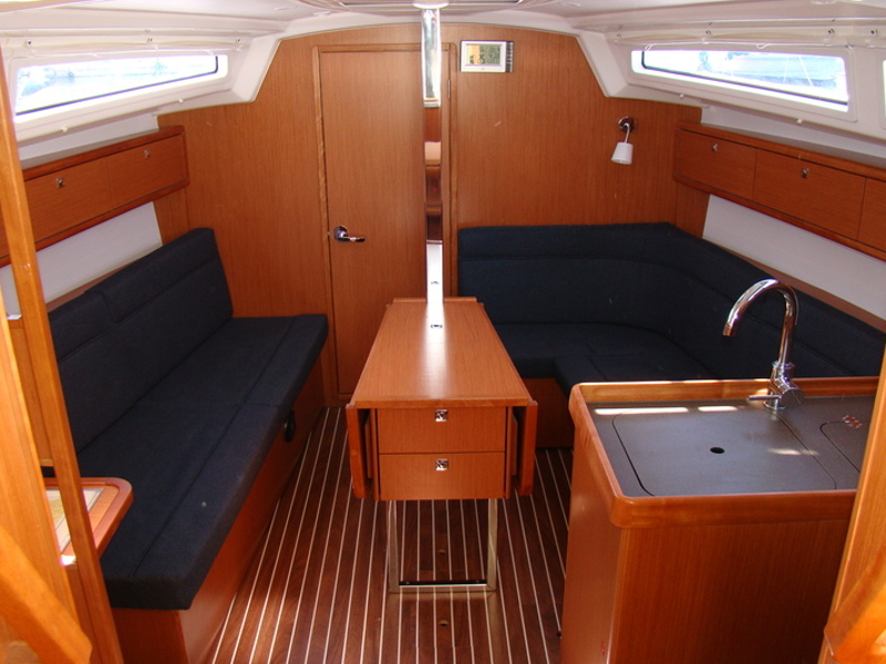 Bavaria 33 Cruiser — photo 2