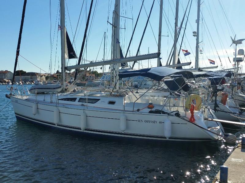 Sun Odyssey 40 (3 CAB) — photo 2