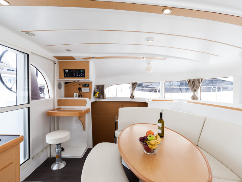 Lagoon 380 S2 — photo 3