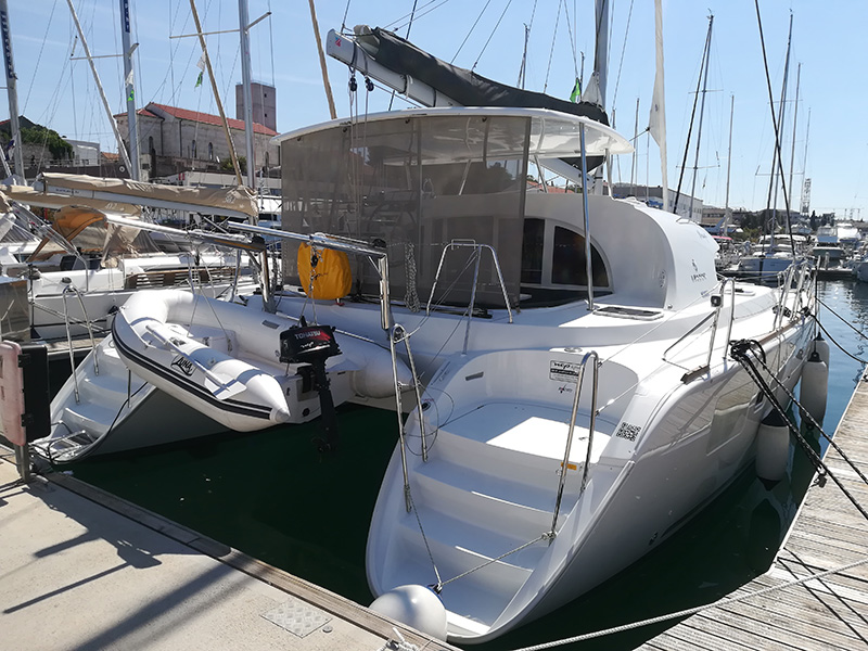 Lagoon 380 — photo 27