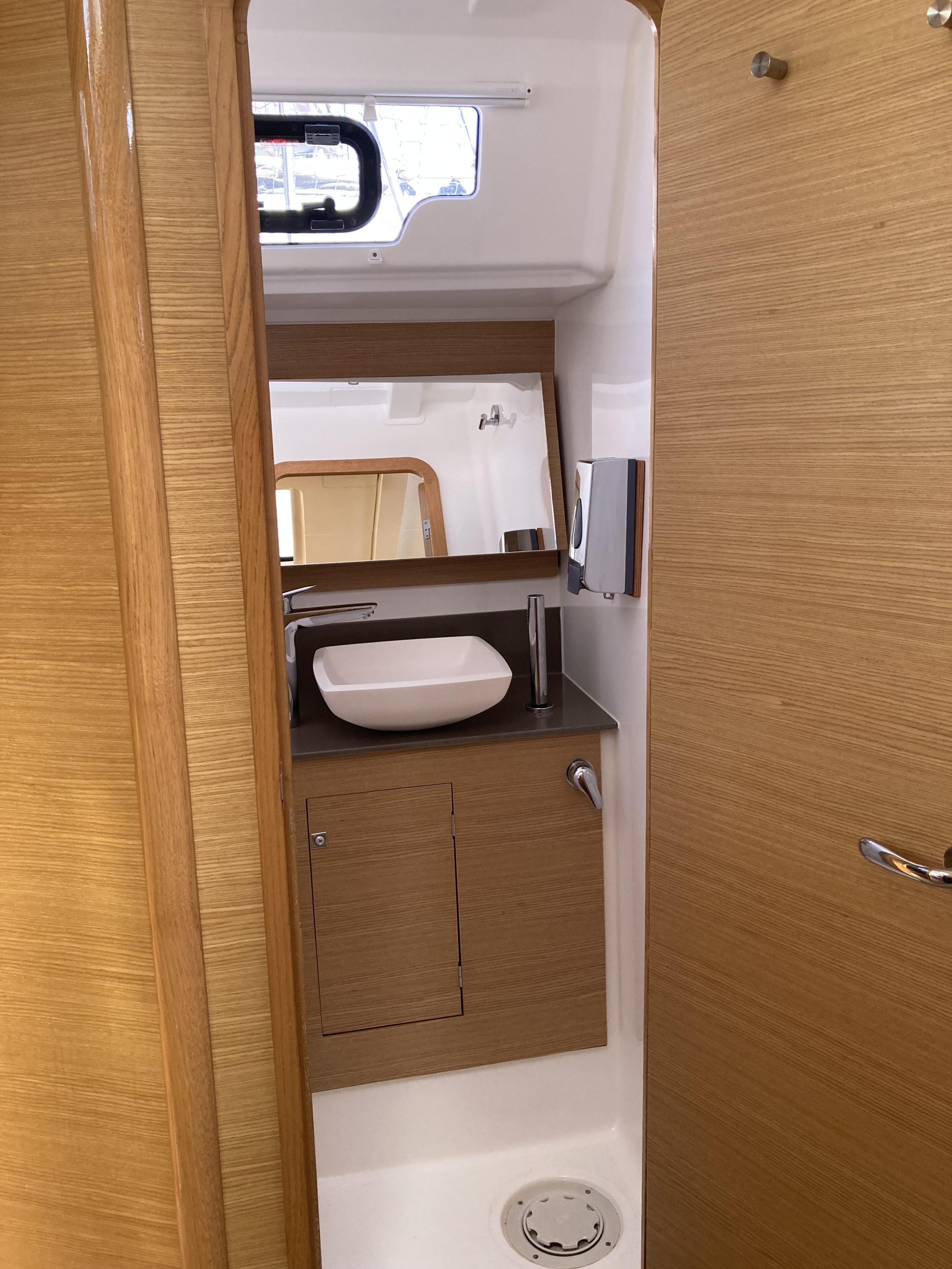 Dufour 460 Grand Large 5Cab — photo 13