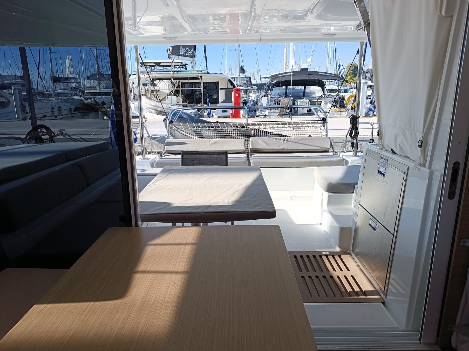 Lagoon 43 — photo 3