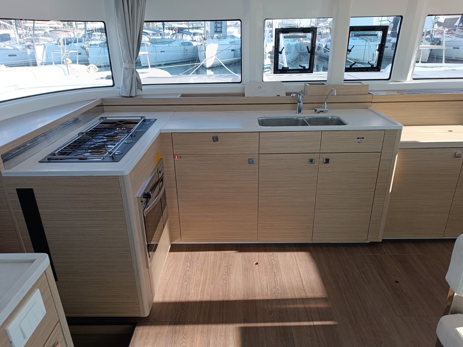 Lagoon 43 — photo 9