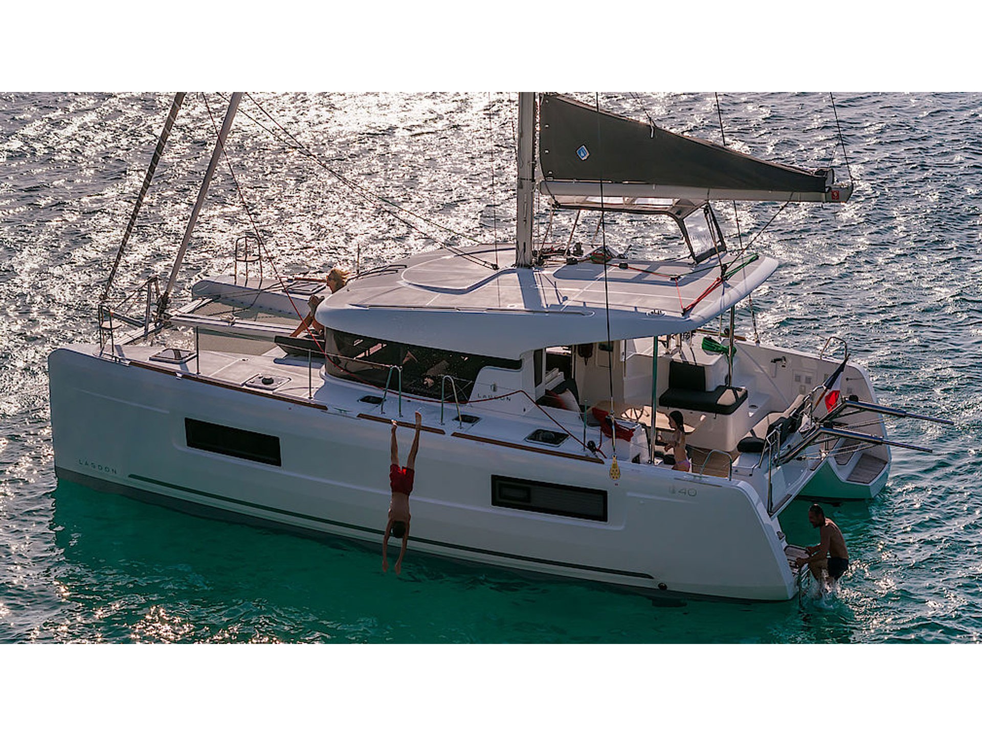 Lagoon 40 — photo 1