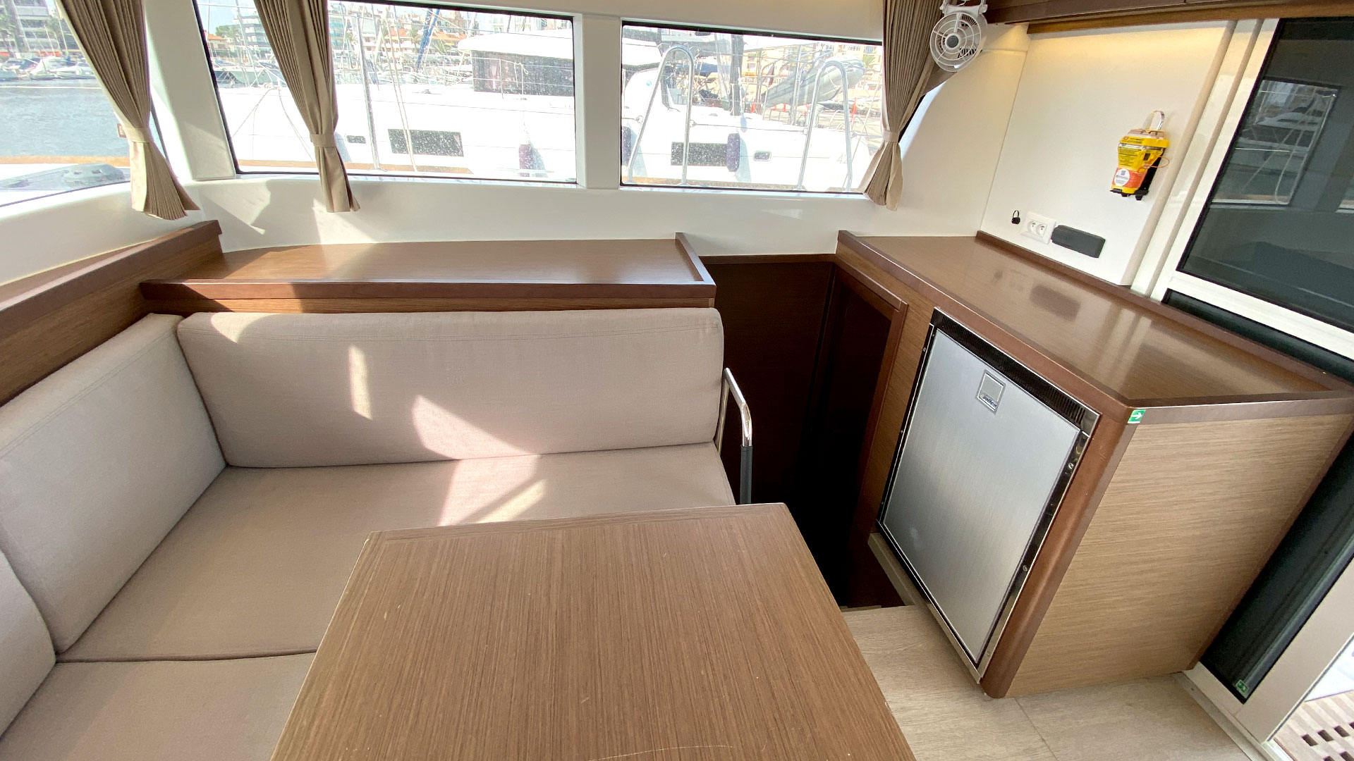 Lagoon 40 — photo 2