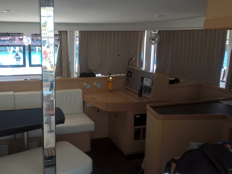 Lagoon 42 — photo 3