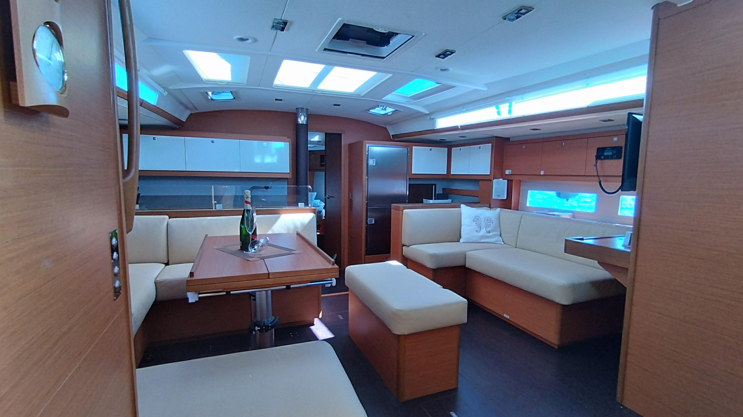 Dufour 530 Owner's Version — photo 5