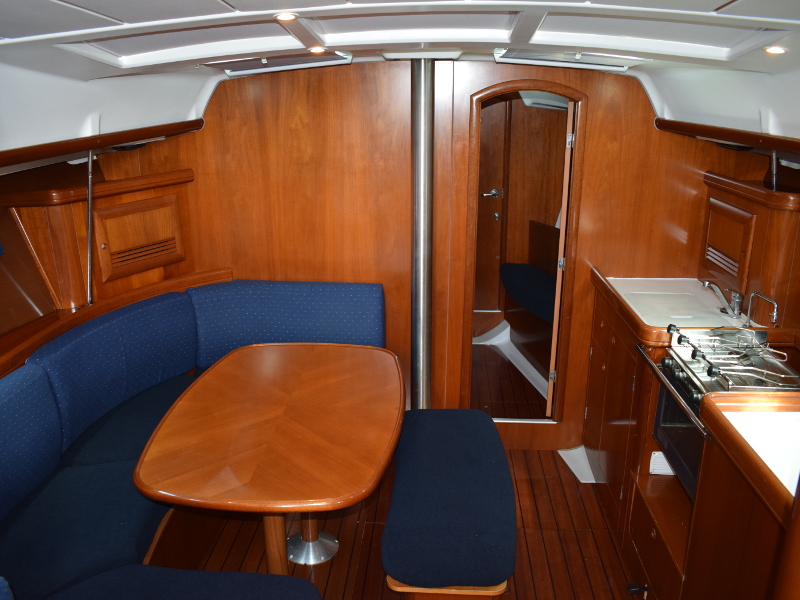 Oceanis 393 Clipper — photo 2