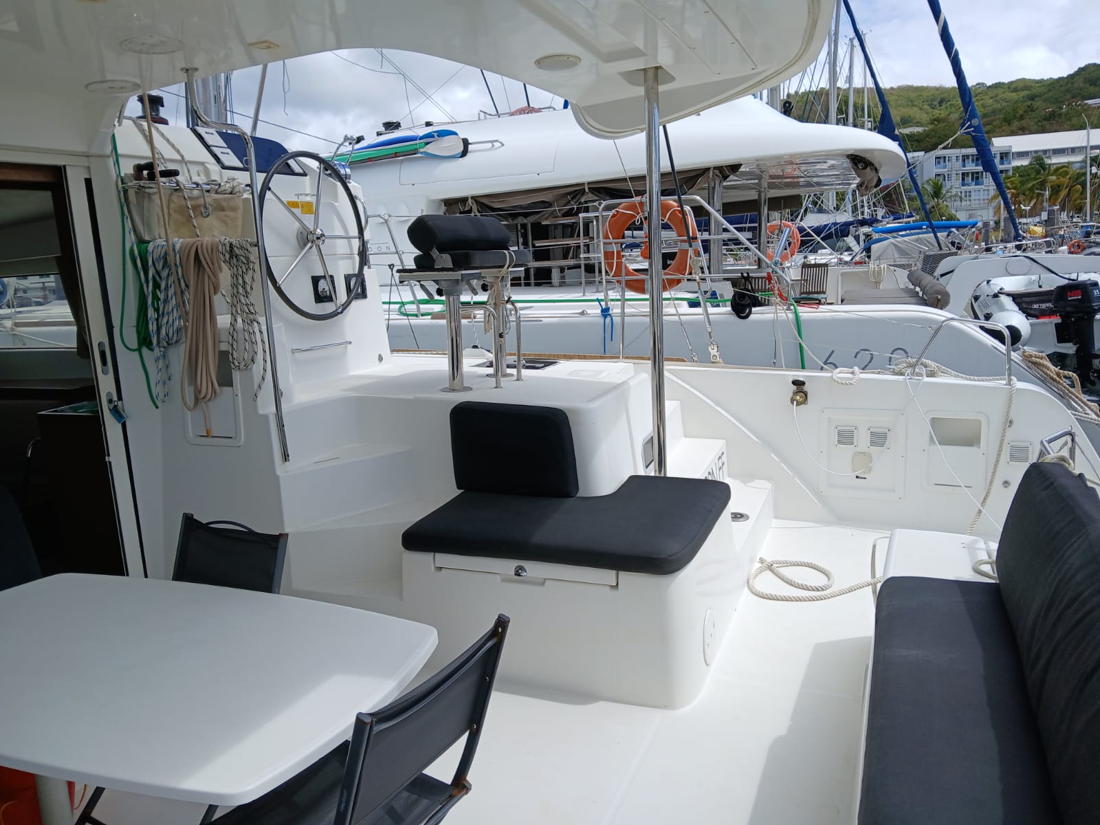 Lagoon 42 — photo 12