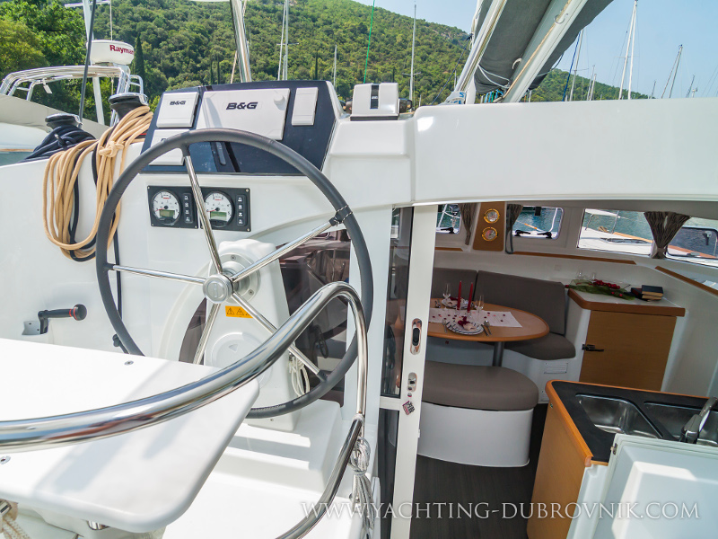 Lagoon 380 — photo 8