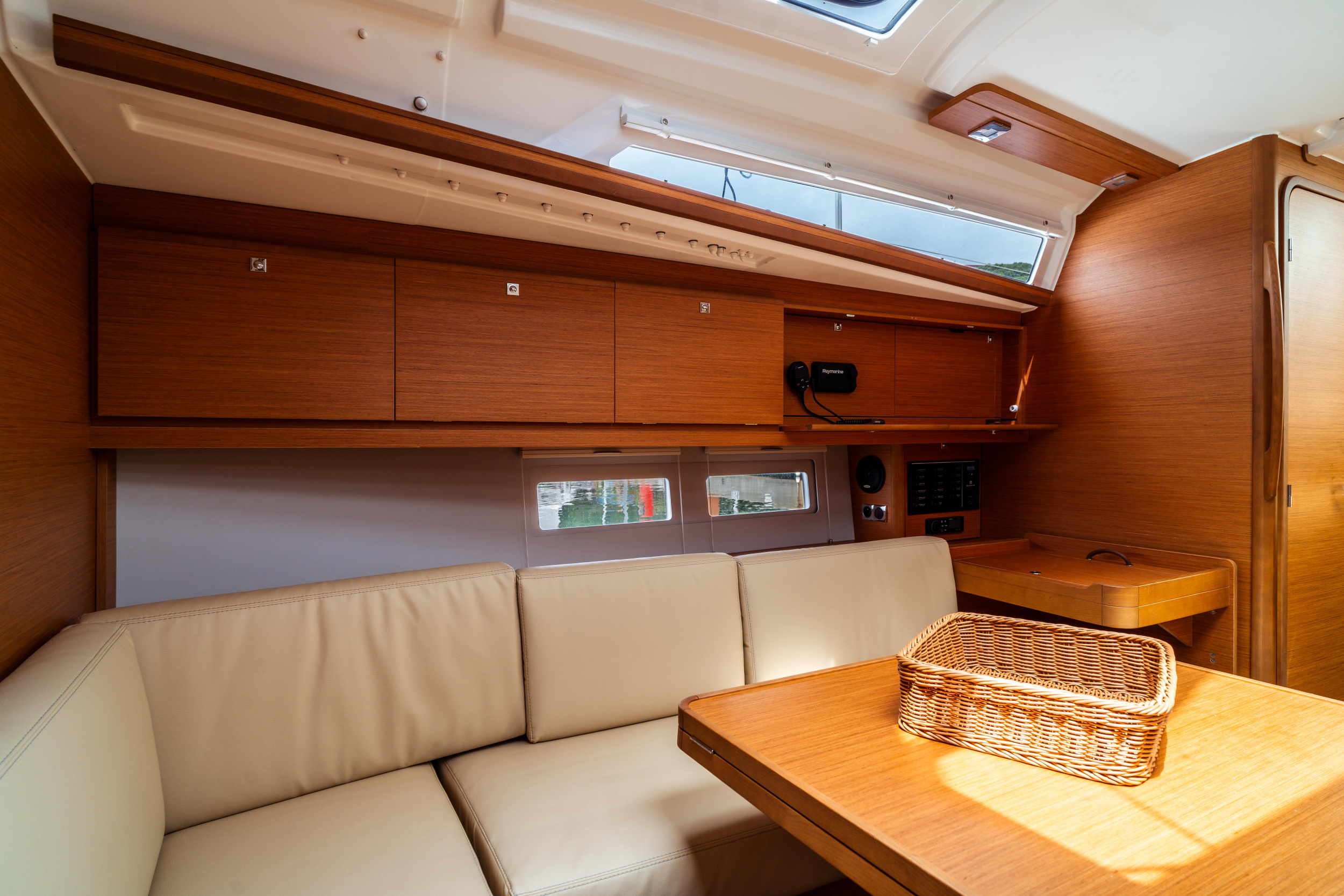 Dufour 390 Grand Large — photo 9