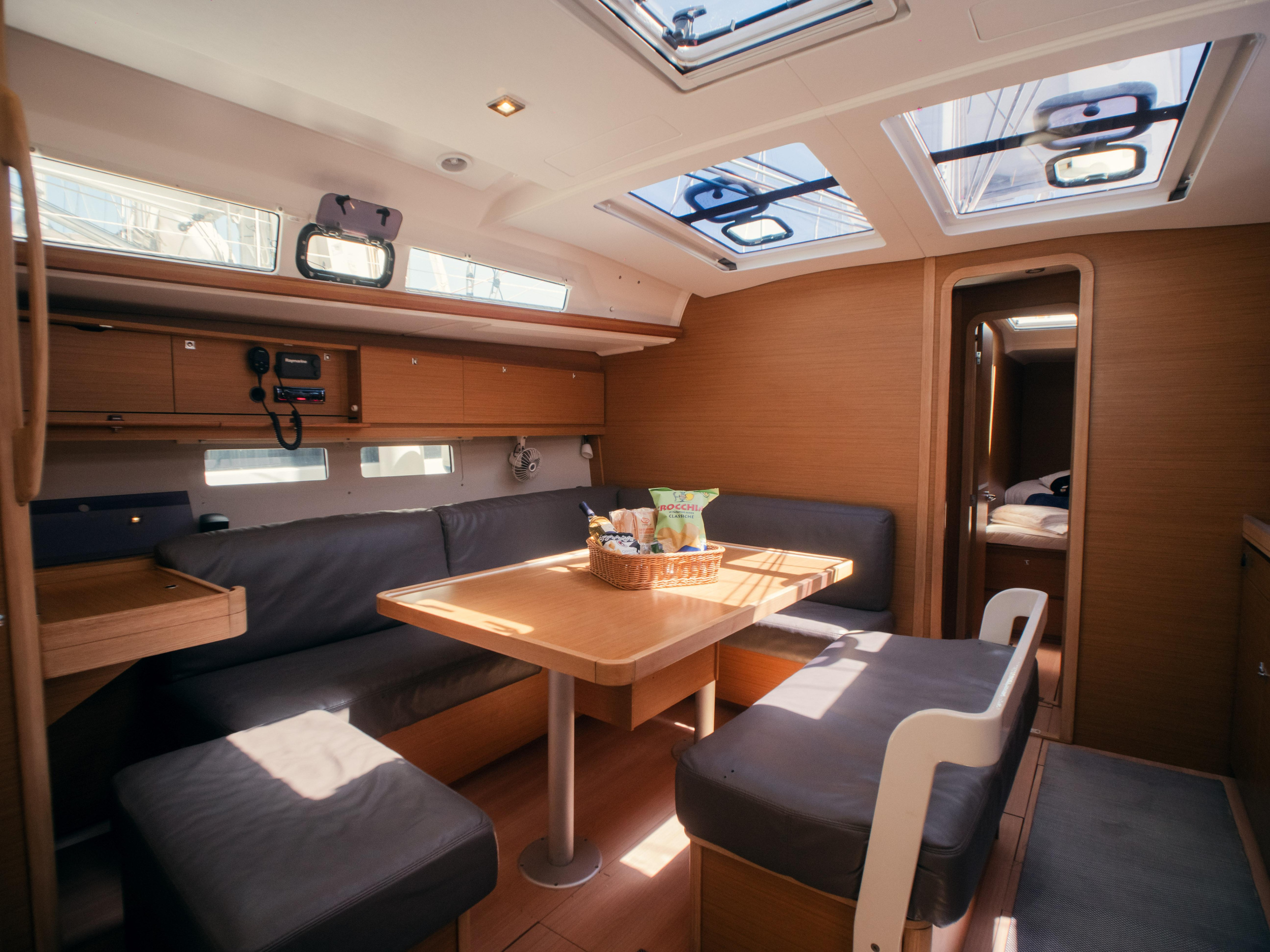 Dufour 460 Grand Large — photo 3