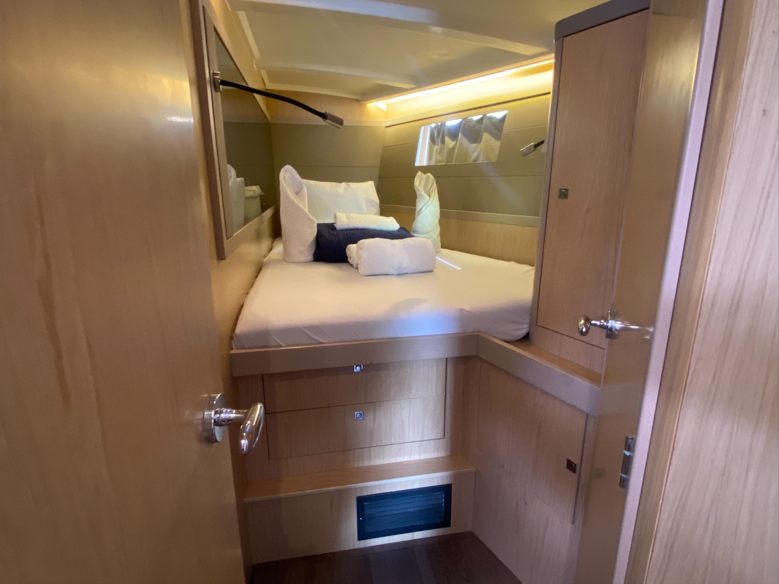 Beneteau Oceanis 48 — photo 24