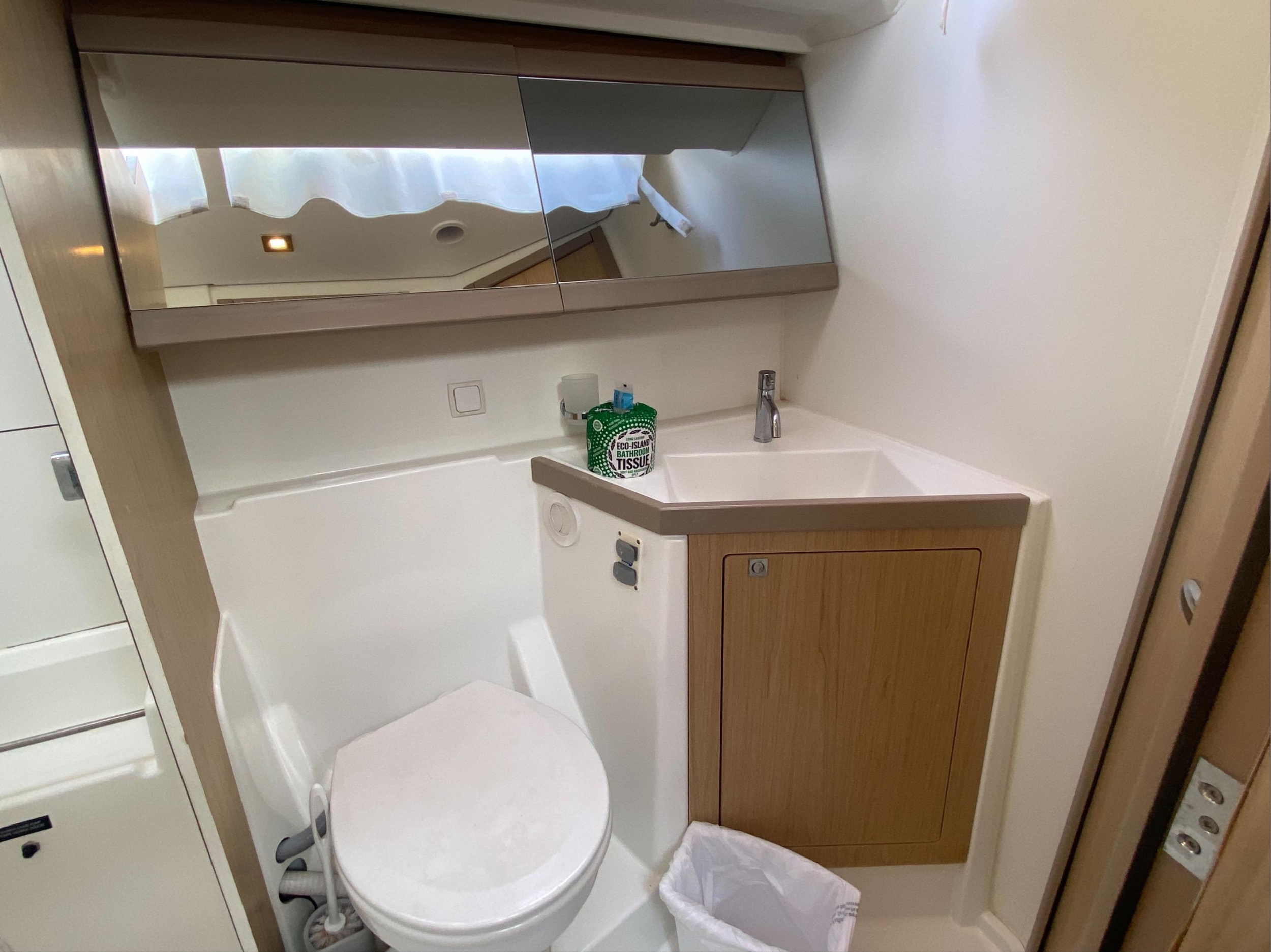 Beneteau Oceanis 48 — photo 22