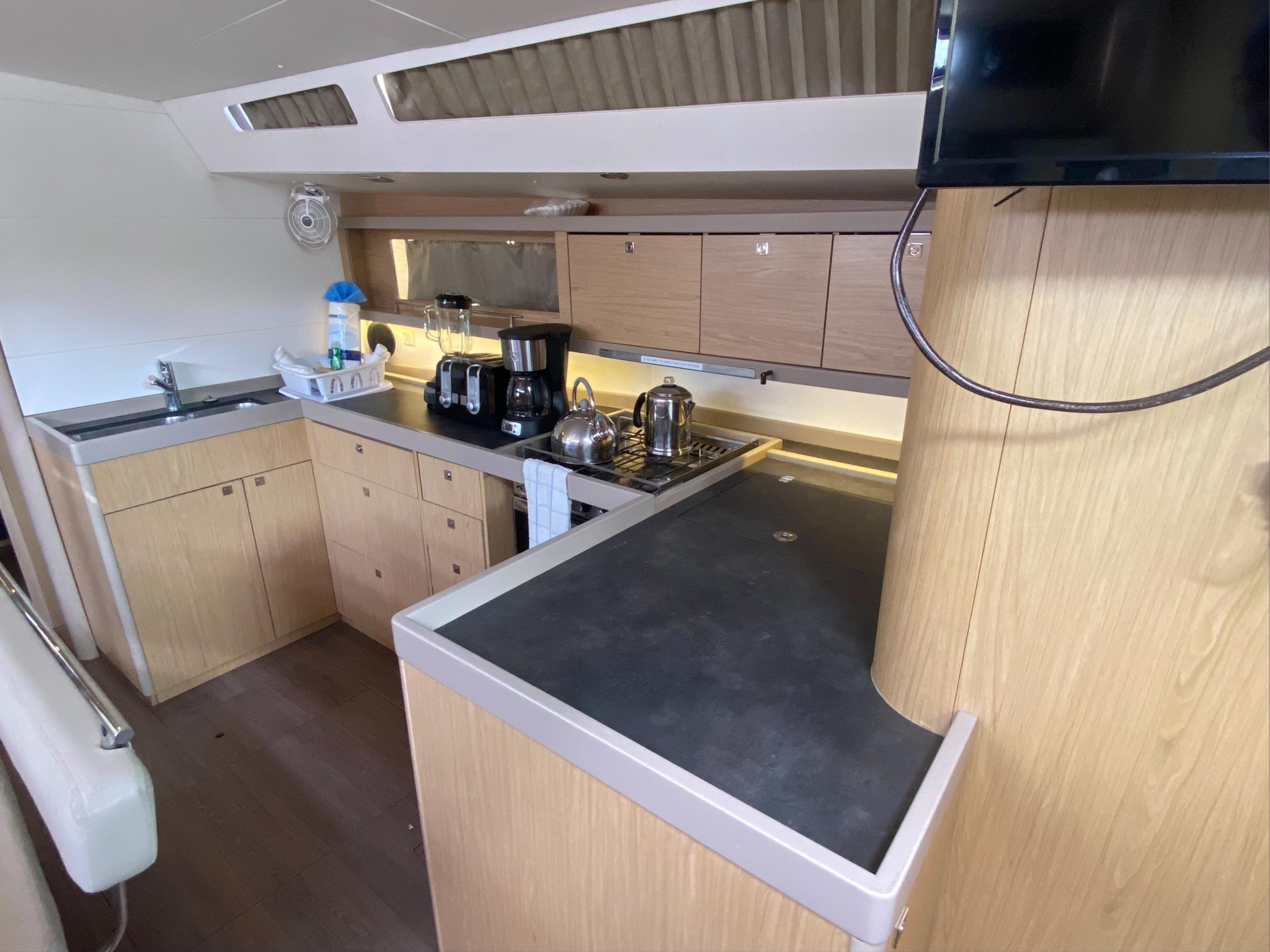 Beneteau Oceanis 48 — photo 11
