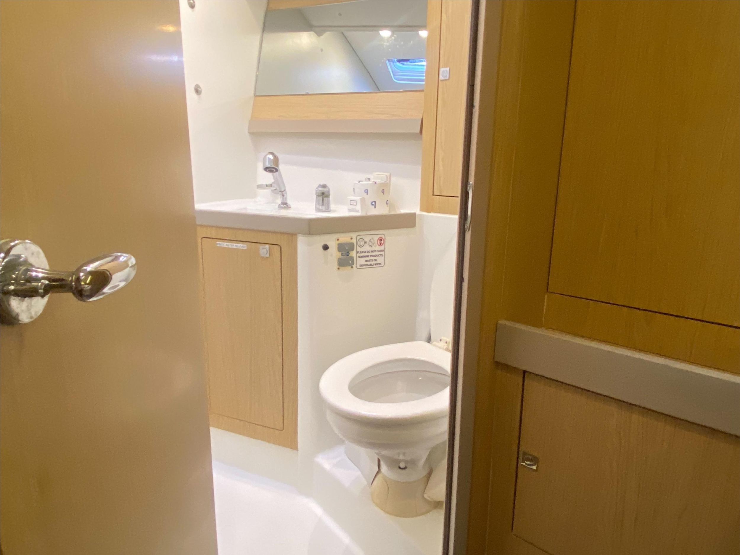 Beneteau Oceanis 48 (Owner's version) — photo 10