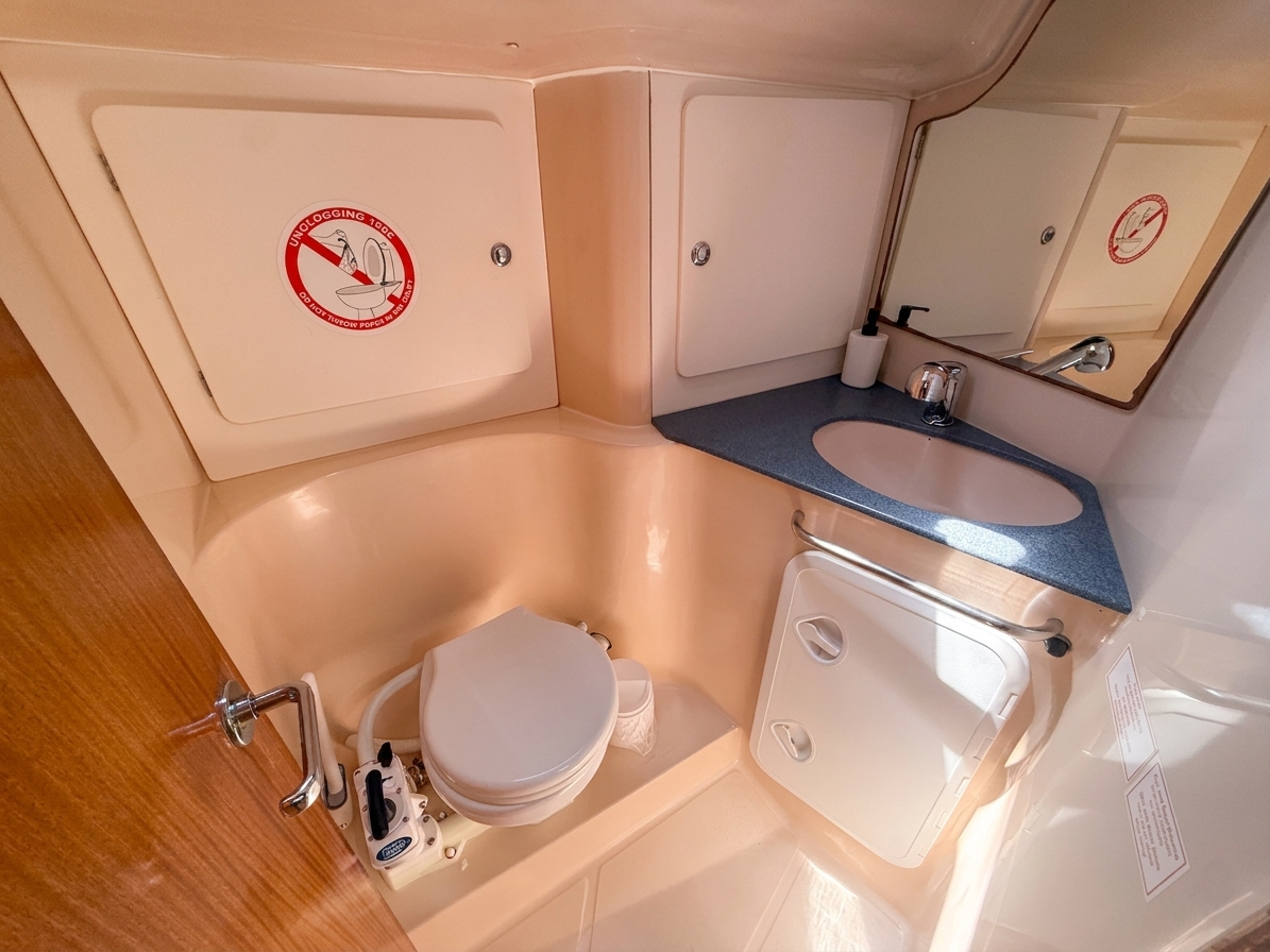 Bavaria 49 — photo 5