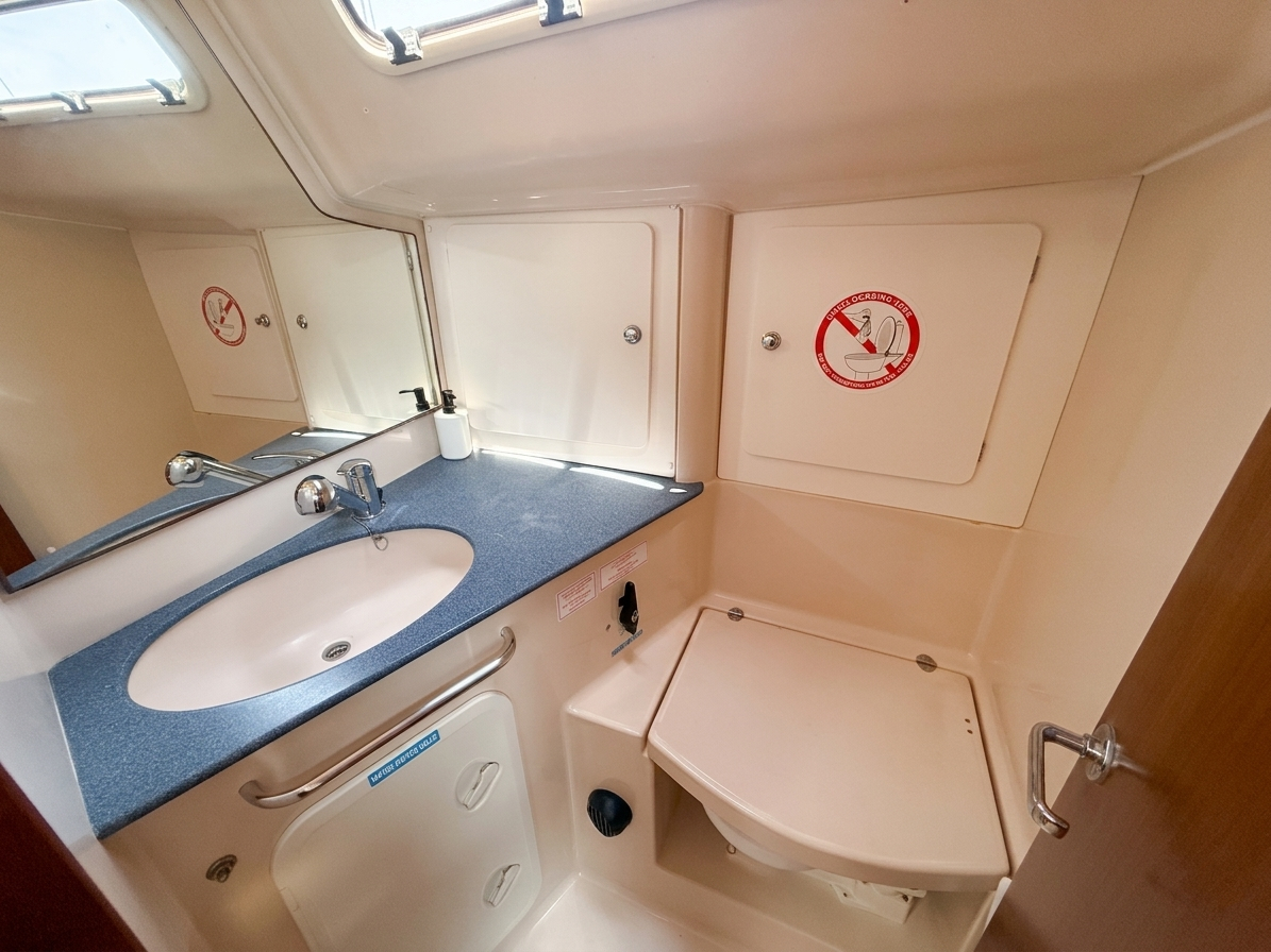 Bavaria 49 — photo 17