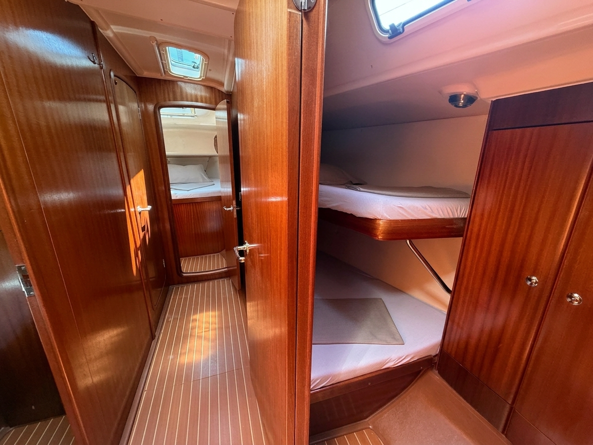 Bavaria 49 — photo 6