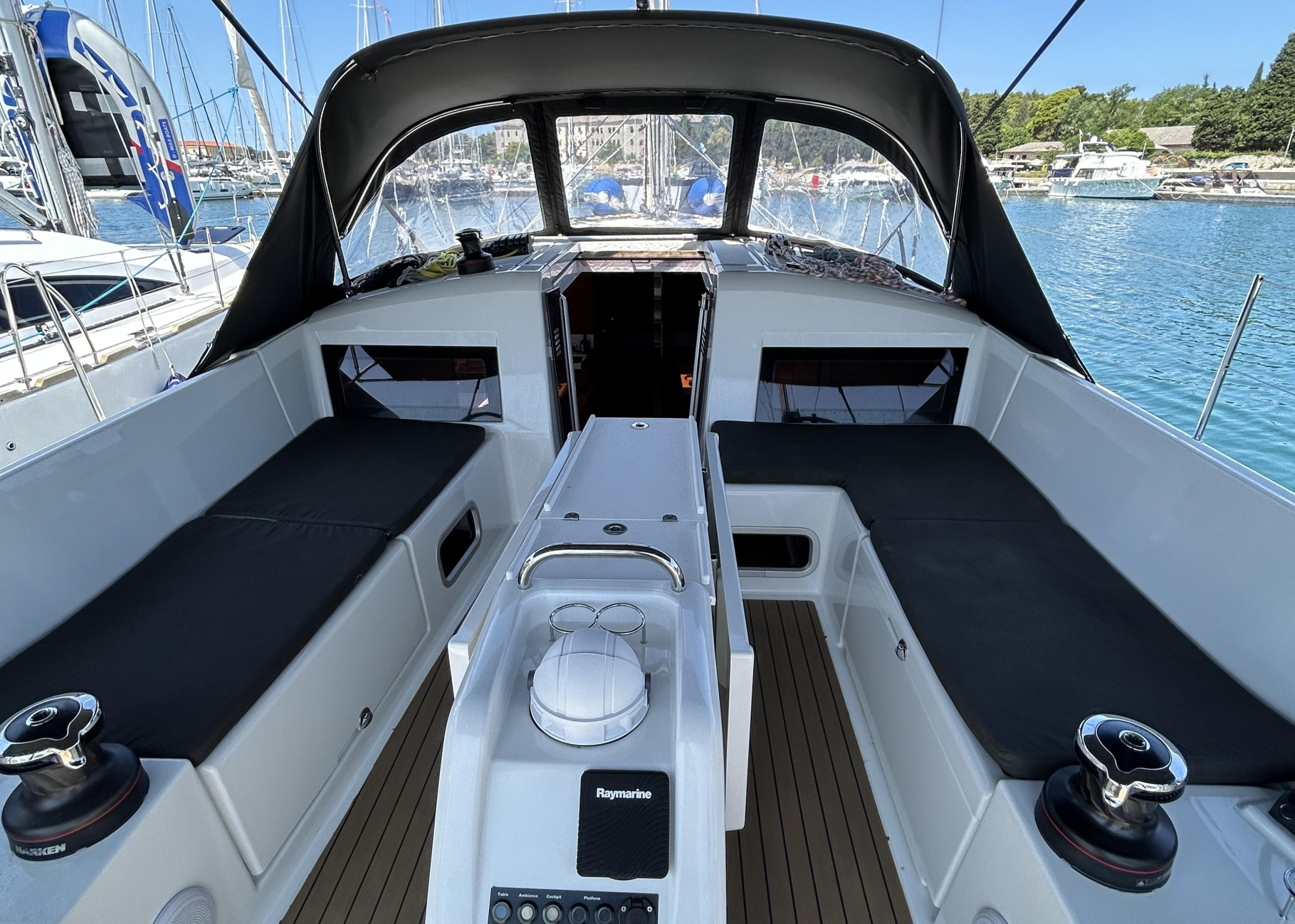 Sun Odyssey 440 — photo 8