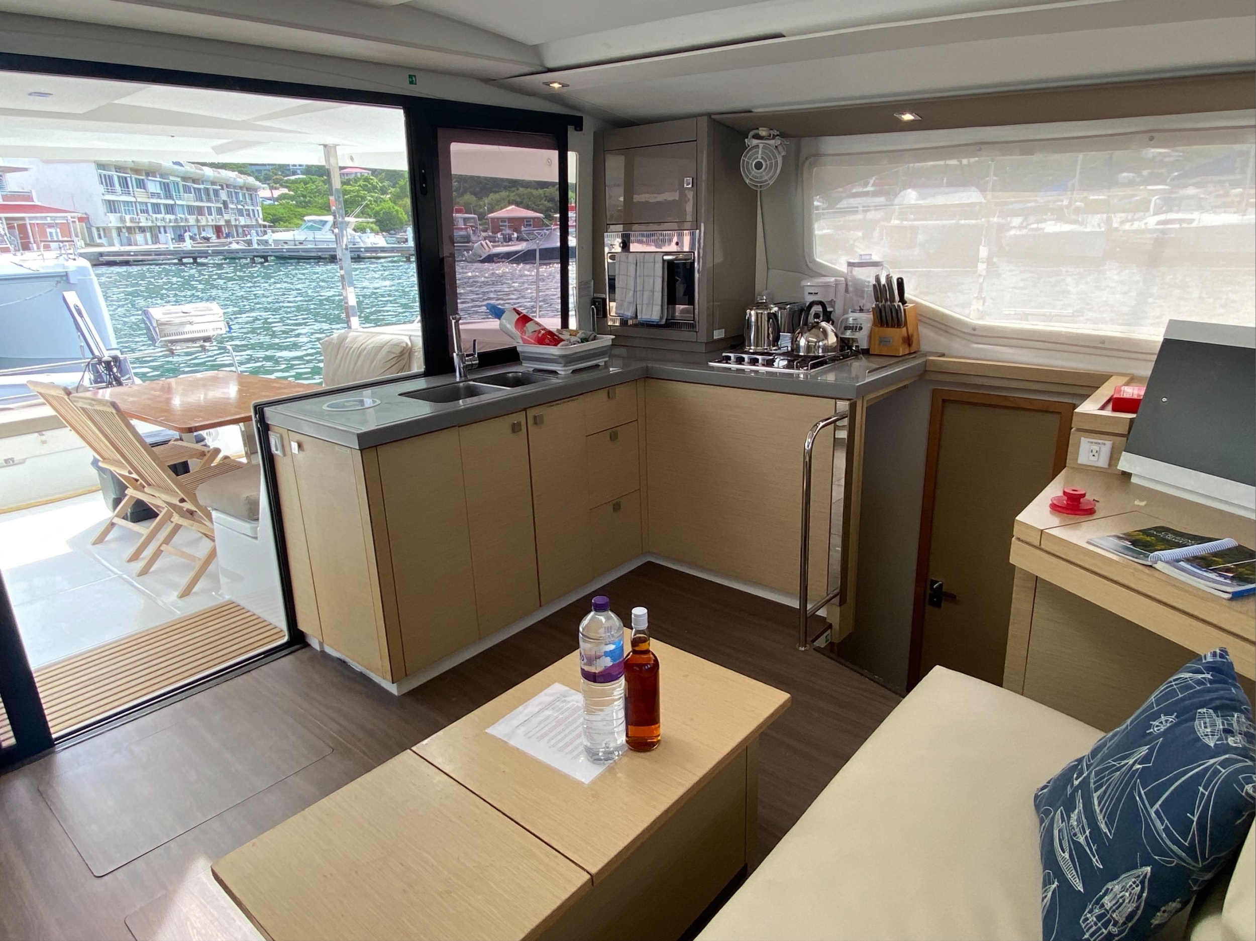 Fountaine Pajot Lucia 40 — photo 4
