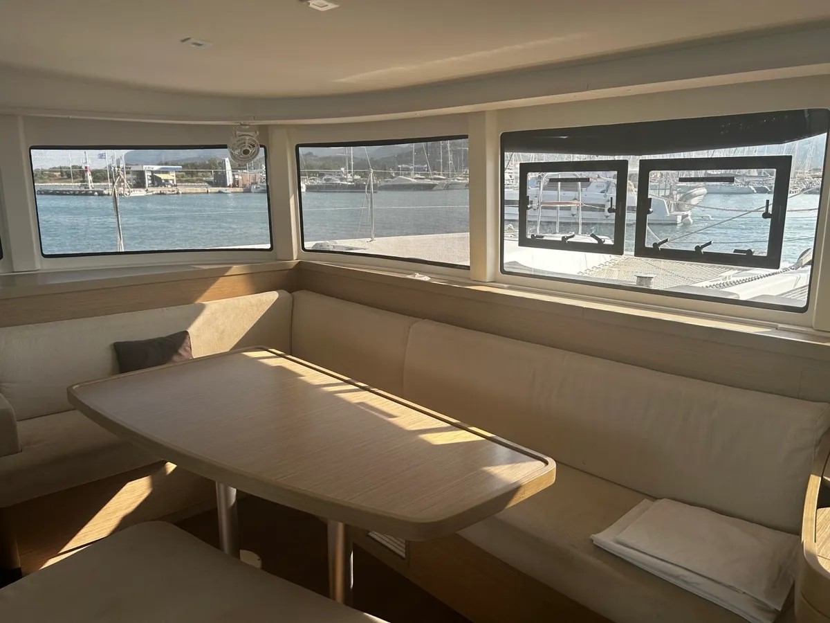 Lagoon 42 — photo 12