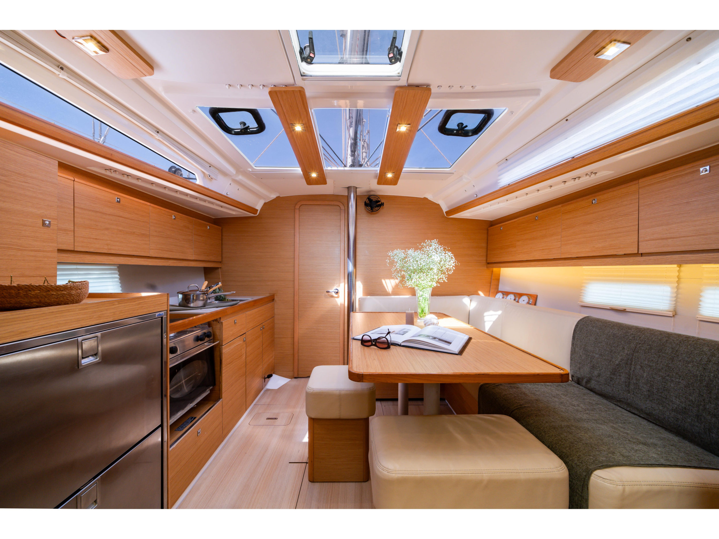 Dufour 390 Grand Large — photo 12