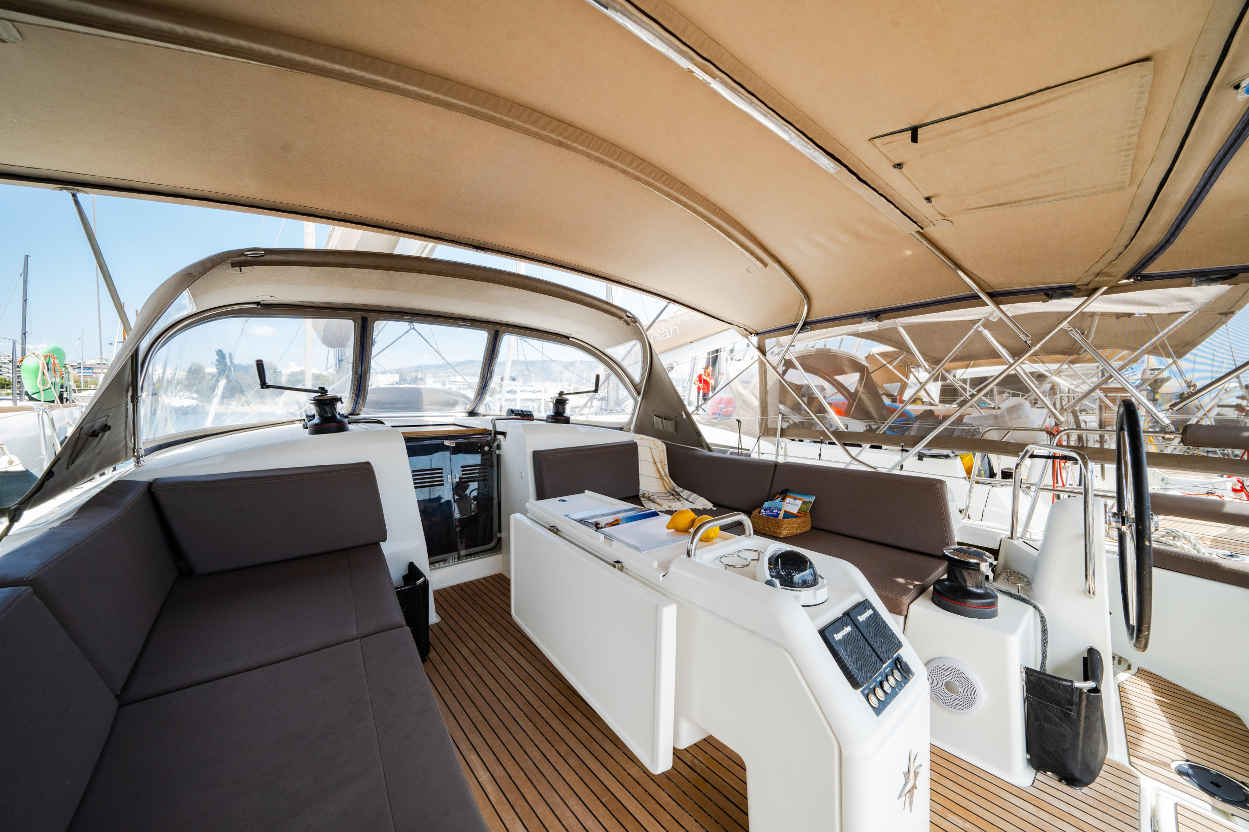 Sun Odyssey 490 4 cabins — photo 11