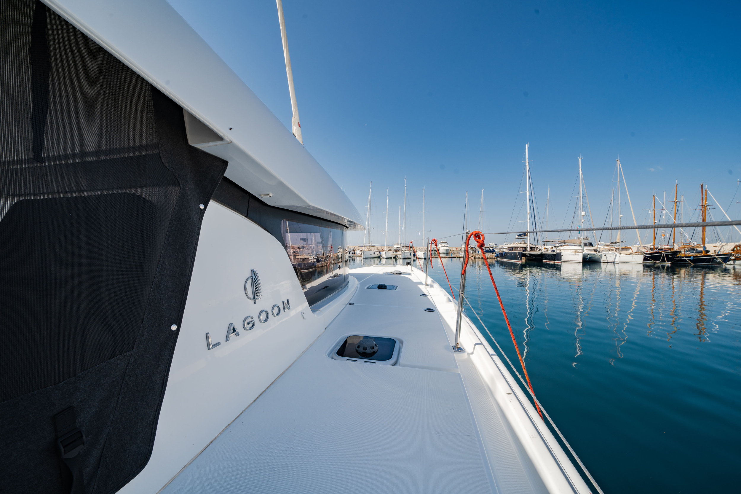 Lagoon 42 (4 Dbl / 2 singles 12) — photo 18