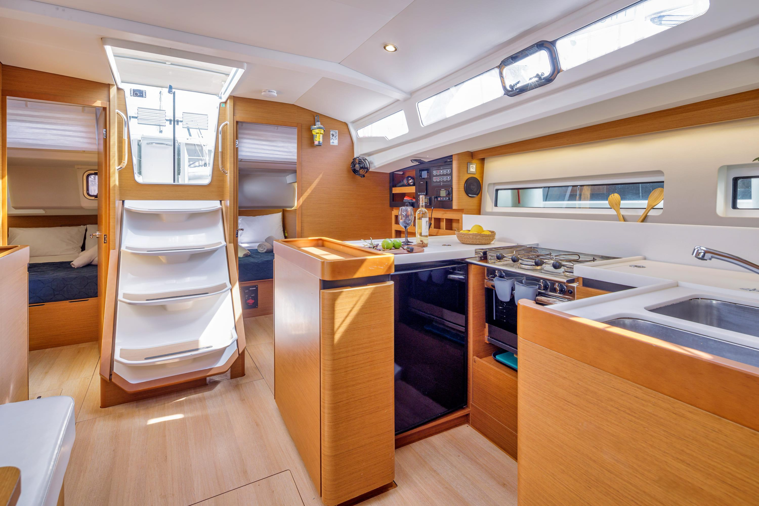 Sun Odyssey 440 — photo 12