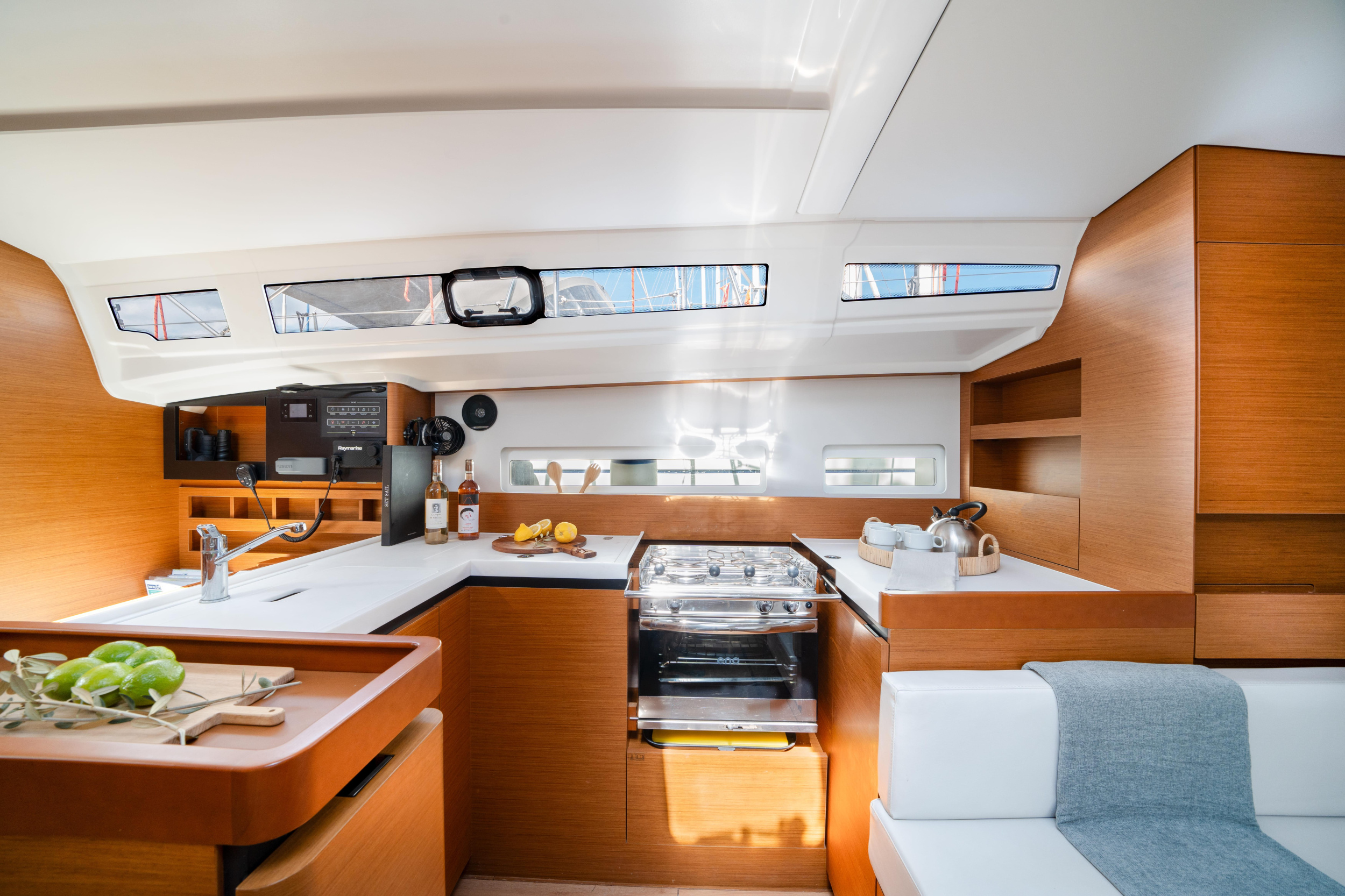 Sun Odyssey 410 — photo 8