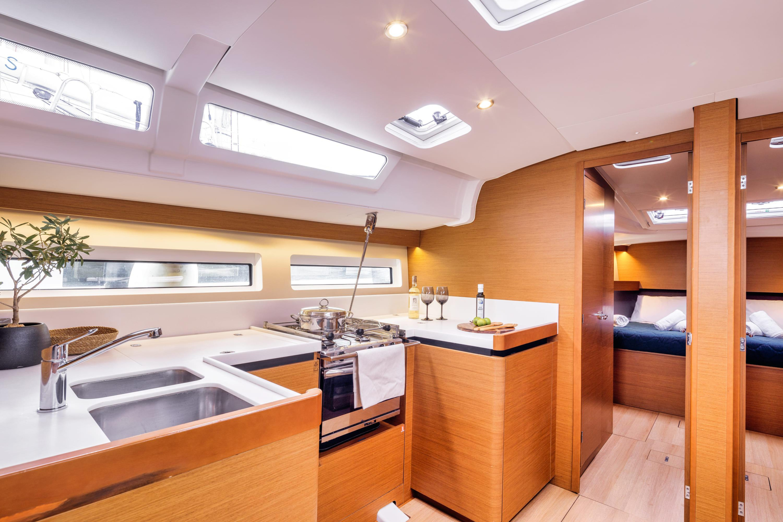 Sun Odyssey 490 4 cabins — photo 7