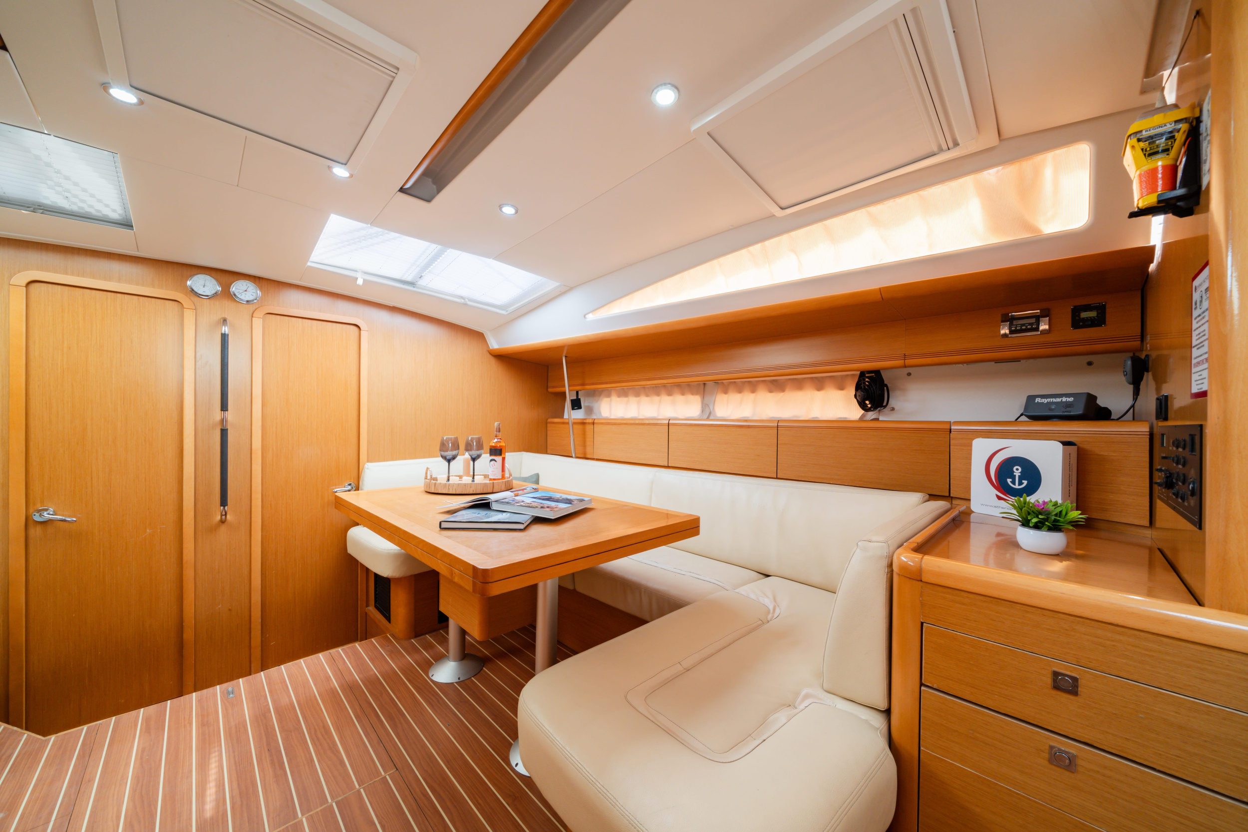 Jeanneau 53 (6 cab) — photo 11