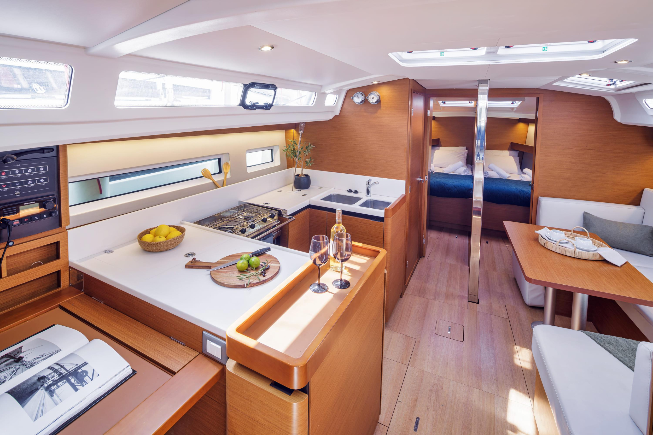 Sun Odyssey 440 — photo 18