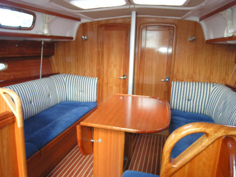 Bavaria 37 Cruiser — photo 6