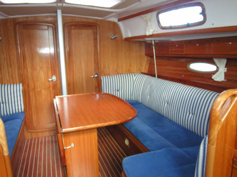 Bavaria 37 Cruiser — photo 4